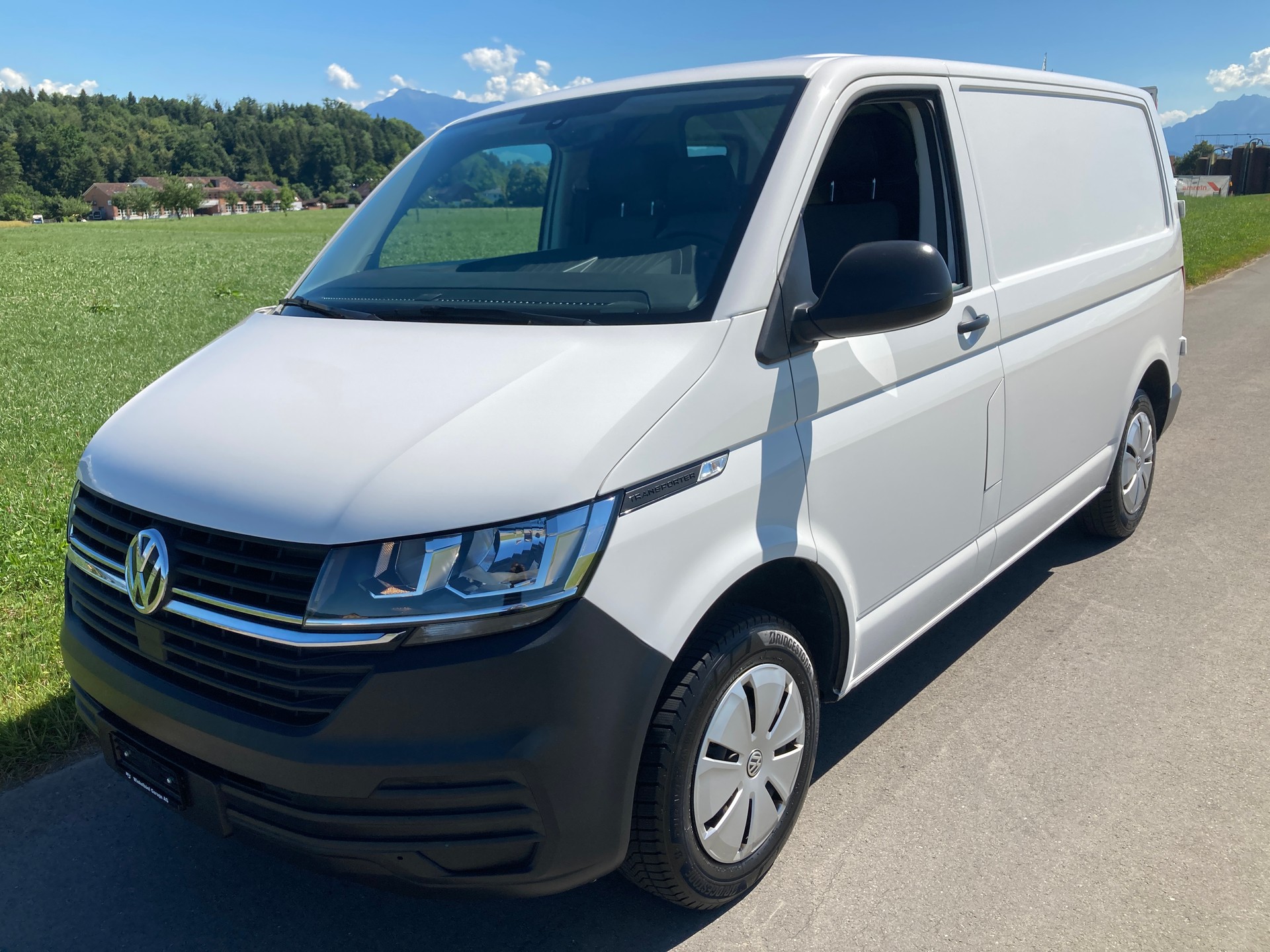 VW T6.1 2.0 TDI mit Hebebühne-image-1