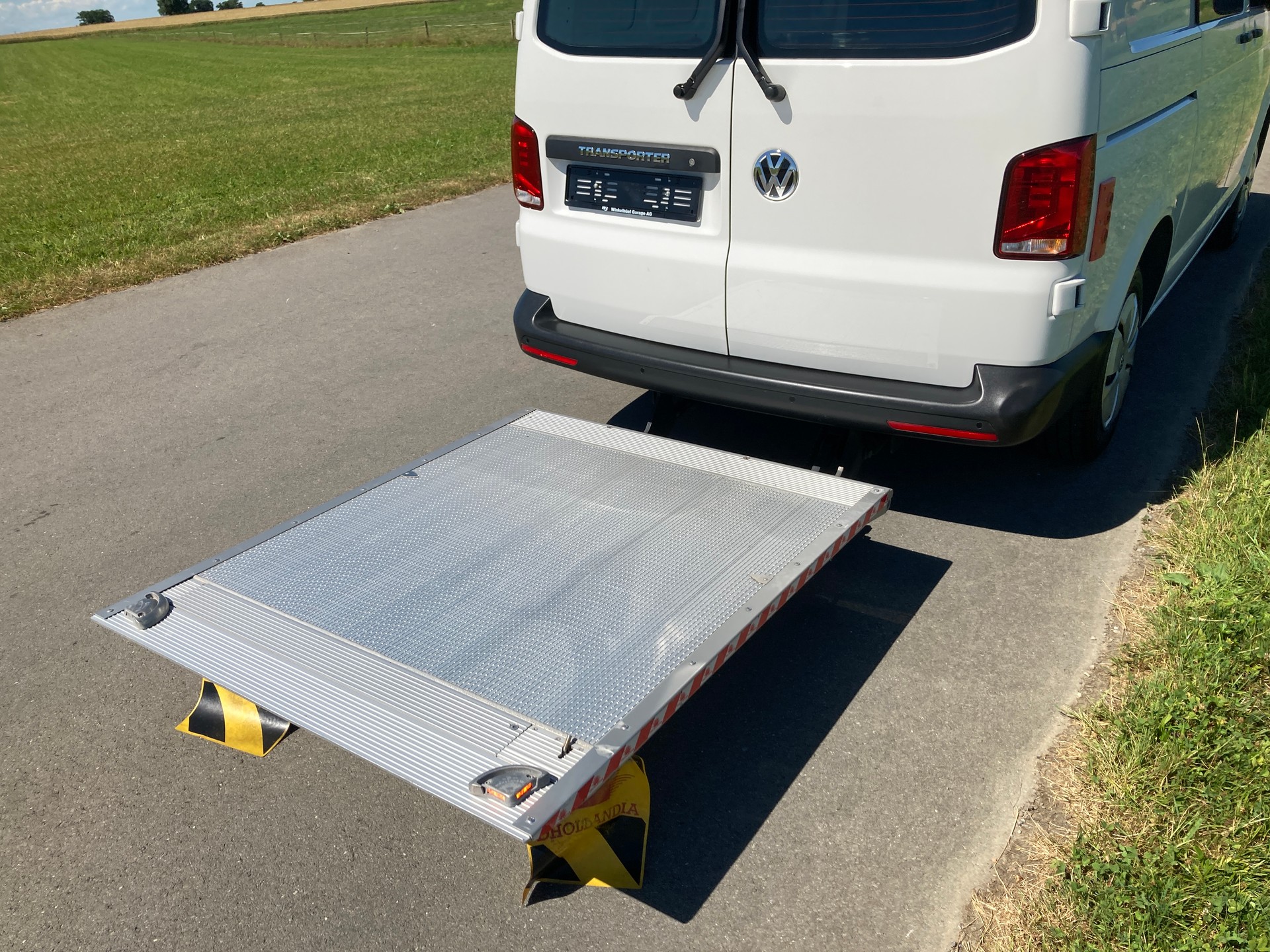 VW T6.1 2.0 TDI mit Hebebühne-image-5