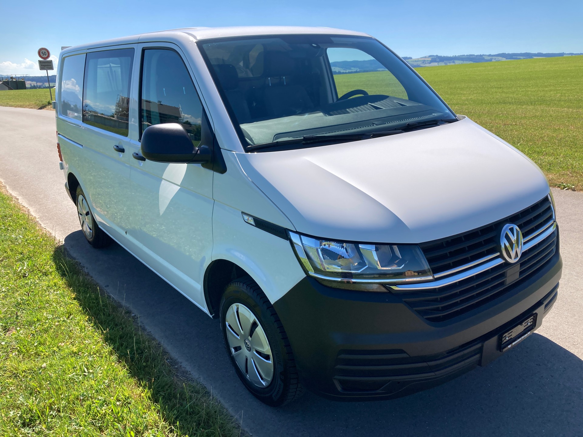 VW T6.1 2.0 TDI mit Hebebühne-image-2