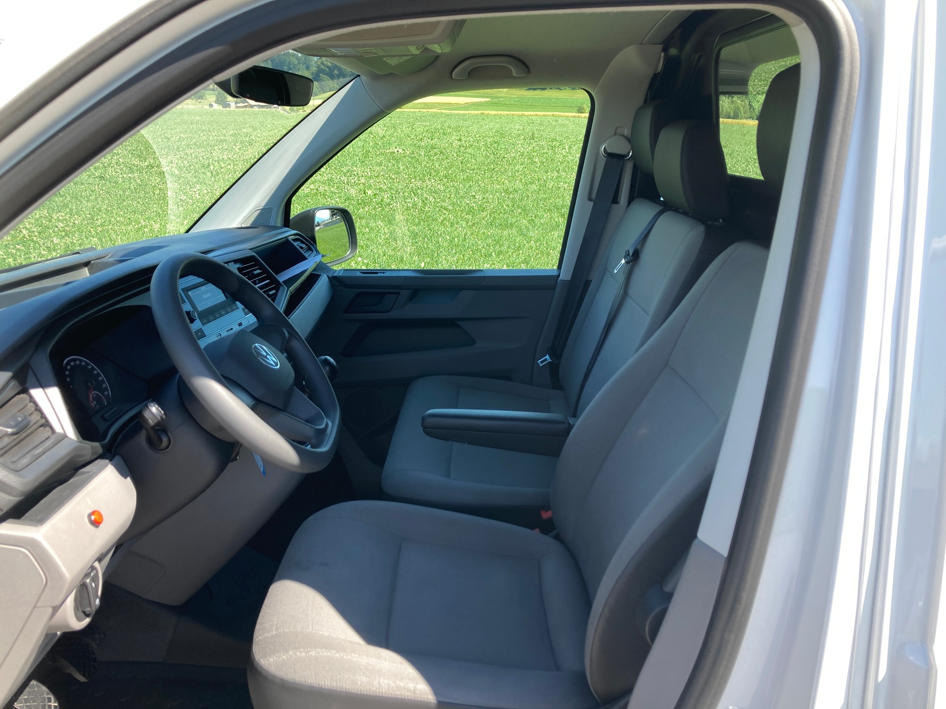VW T6.1 2.0 TDI mit Hebebühne-image-9