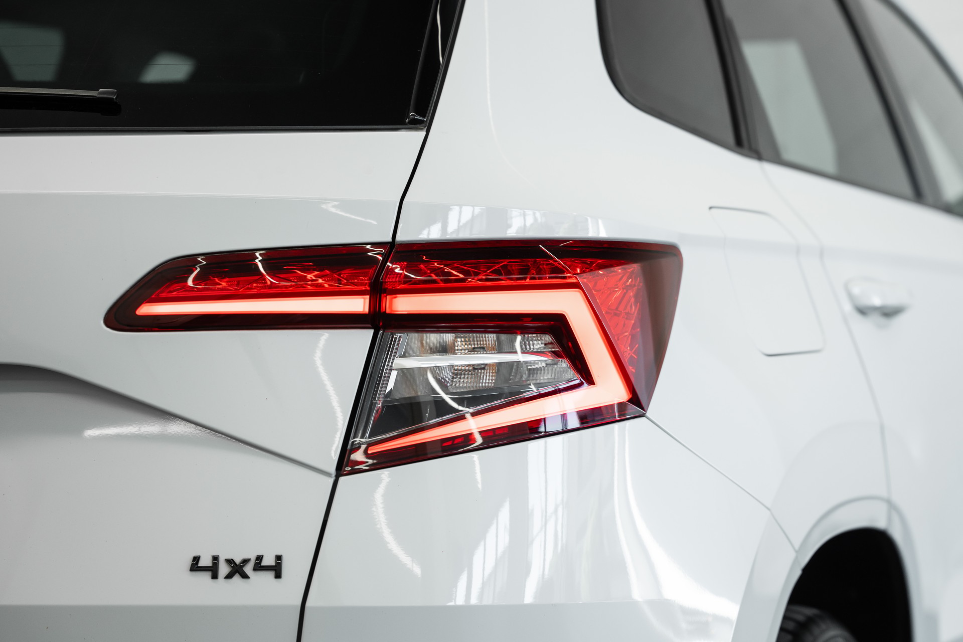 SKODA Karoq 2.0 TDI SCR SportLine 4x4 DSG-image-8