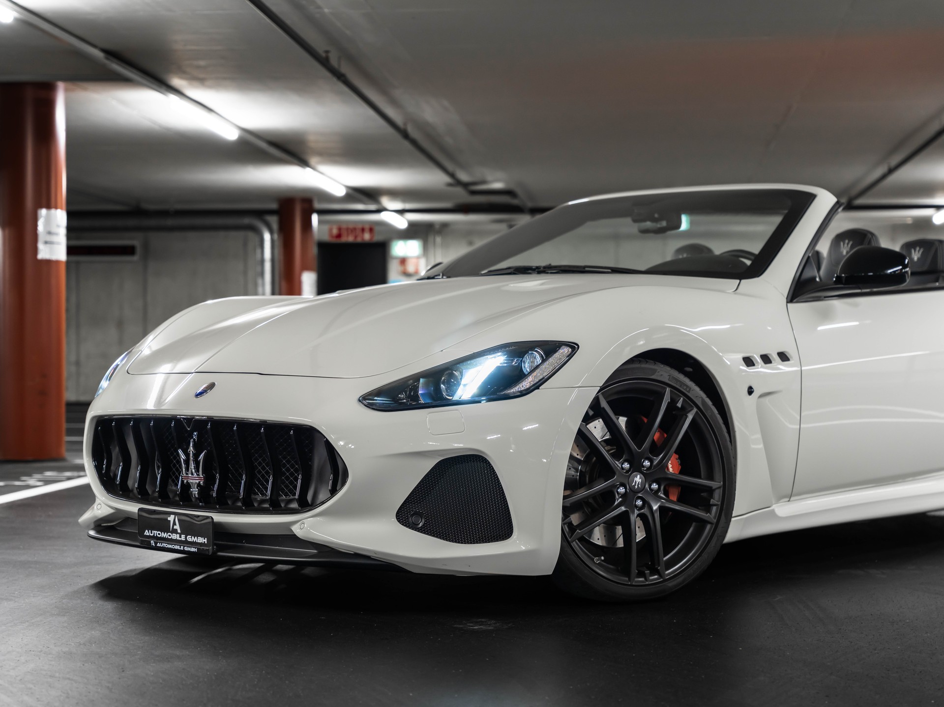 MASERATI GranCabrio MC Automatica FACELIFT-showroom-element-1