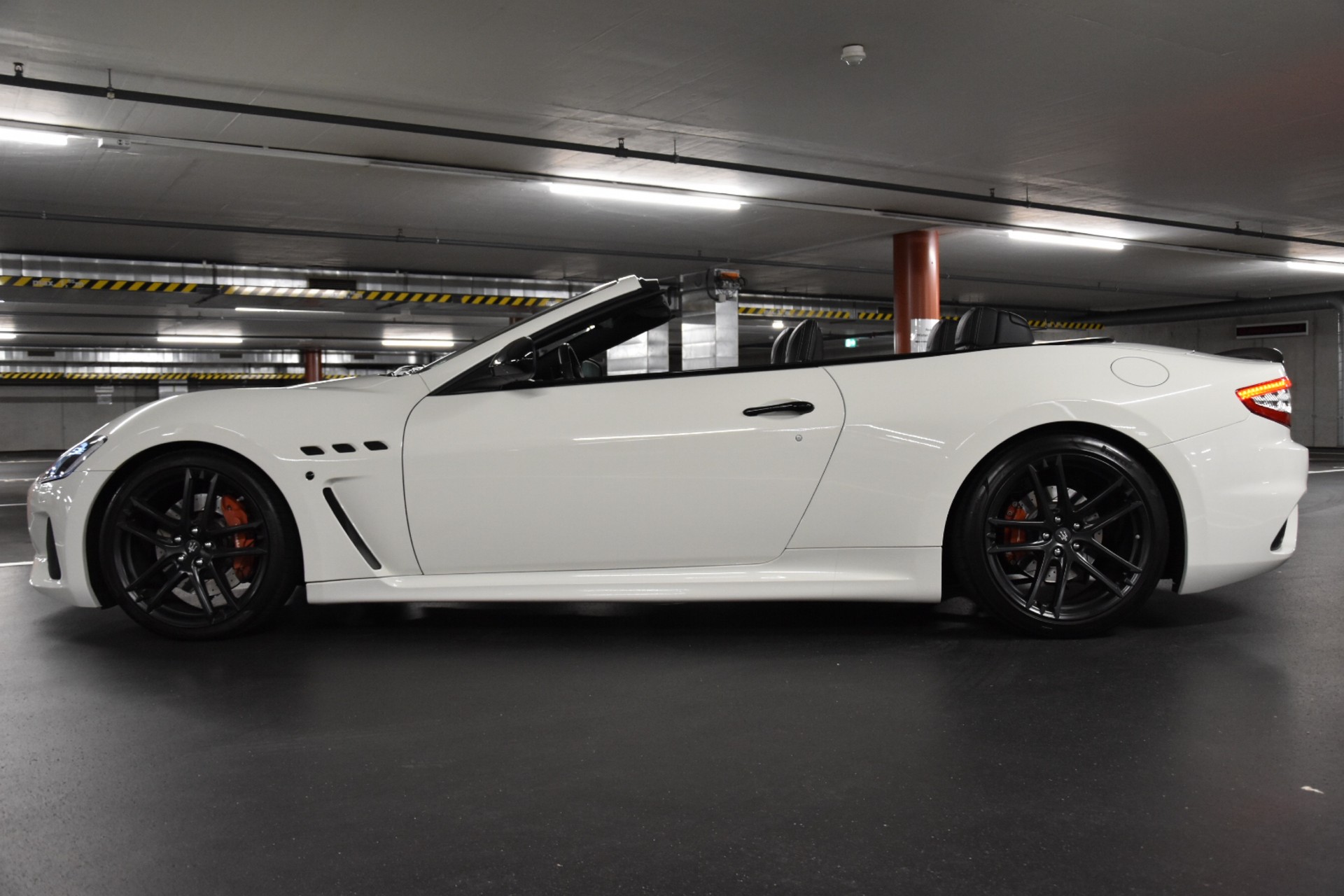 MASERATI GranCabrio MC Automatica FACELIFT-showroom-element-3