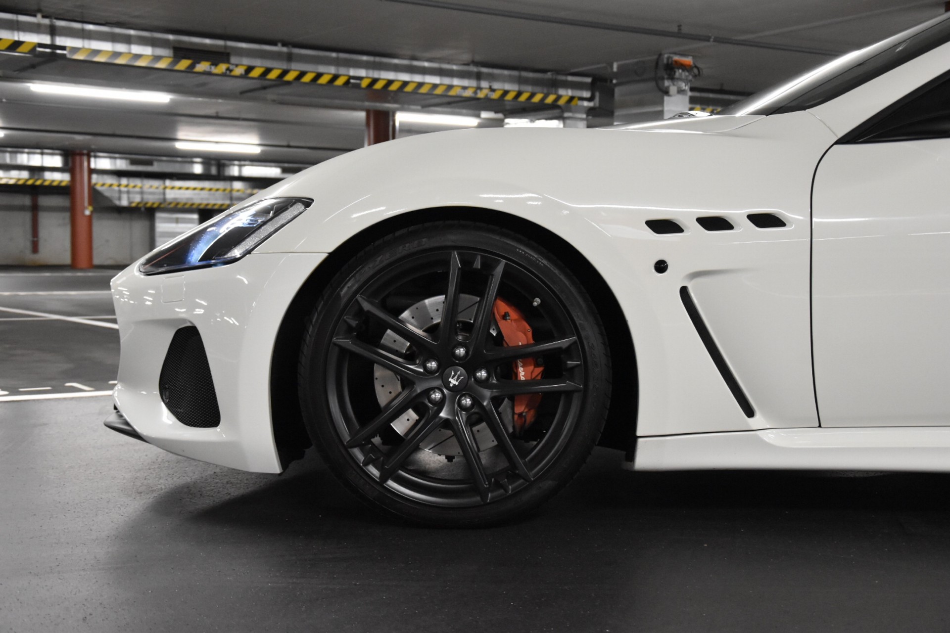 MASERATI GranCabrio MC Automatica FACELIFT-showroom-element-2