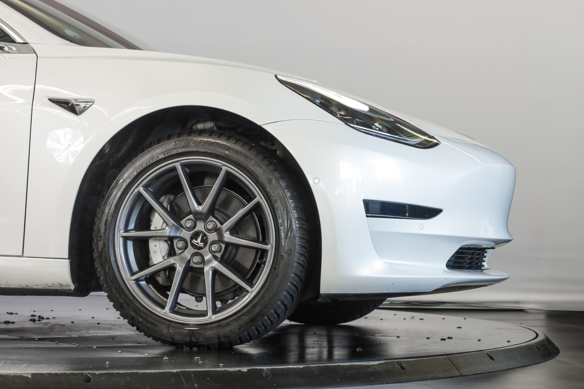TESLA Model 3 Standard Plus-image-5