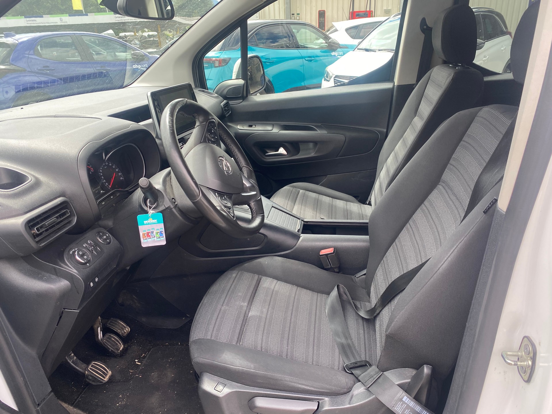 OPEL Combo Life 1.2 Essentia-image-8