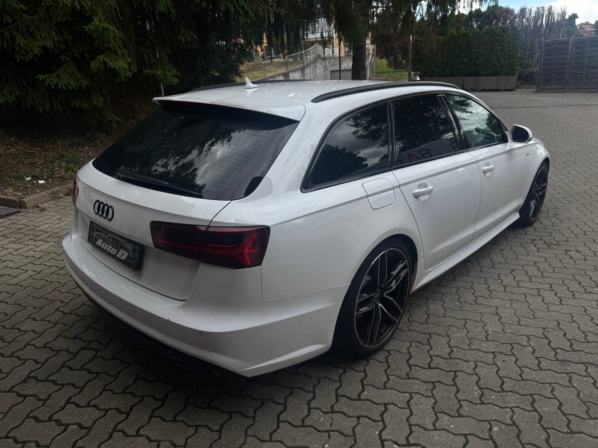 AUDI A6 Avant 2.0 TDI S-tronic S-Line-image-4