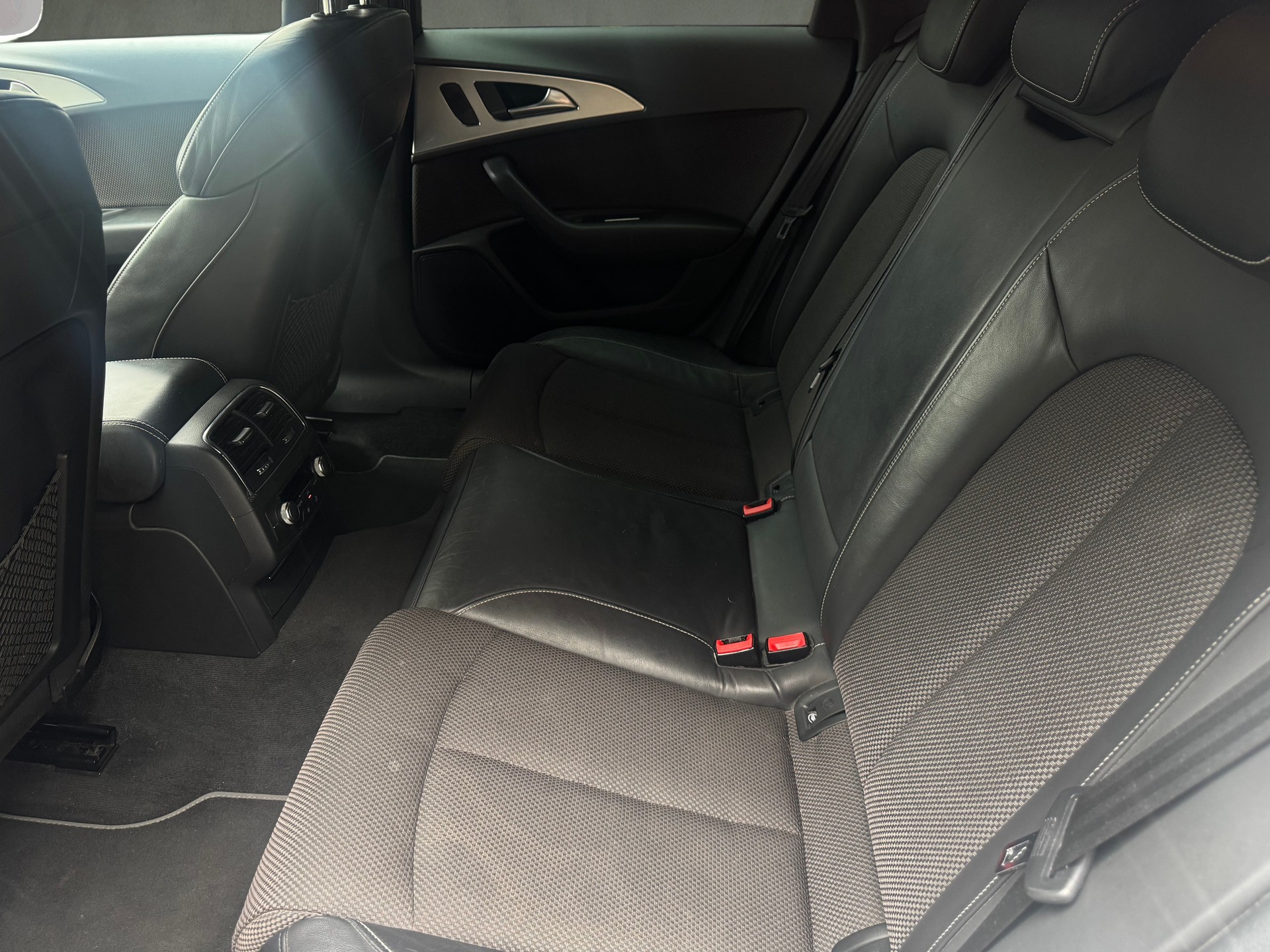 AUDI A6 Avant 2.0 TDI S-tronic S-Line-image-11
