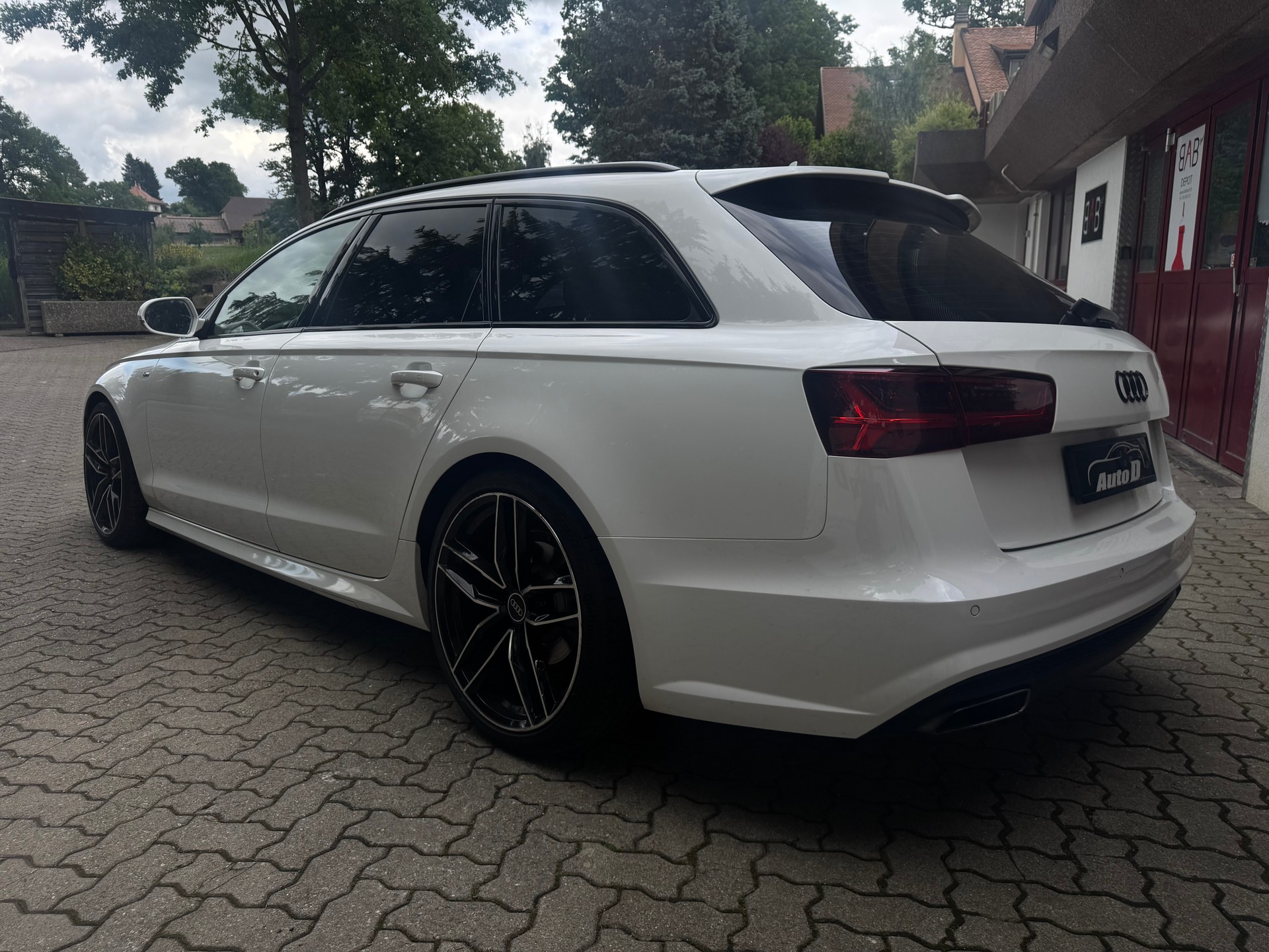 AUDI A6 Avant 2.0 TDI S-tronic S-Line-image-6