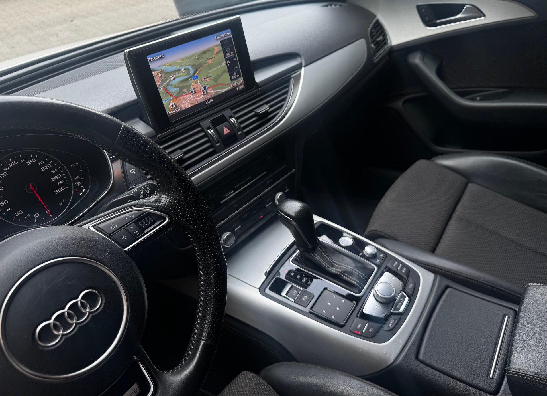 AUDI A6 Avant 2.0 TDI S-tronic S-Line-image-9