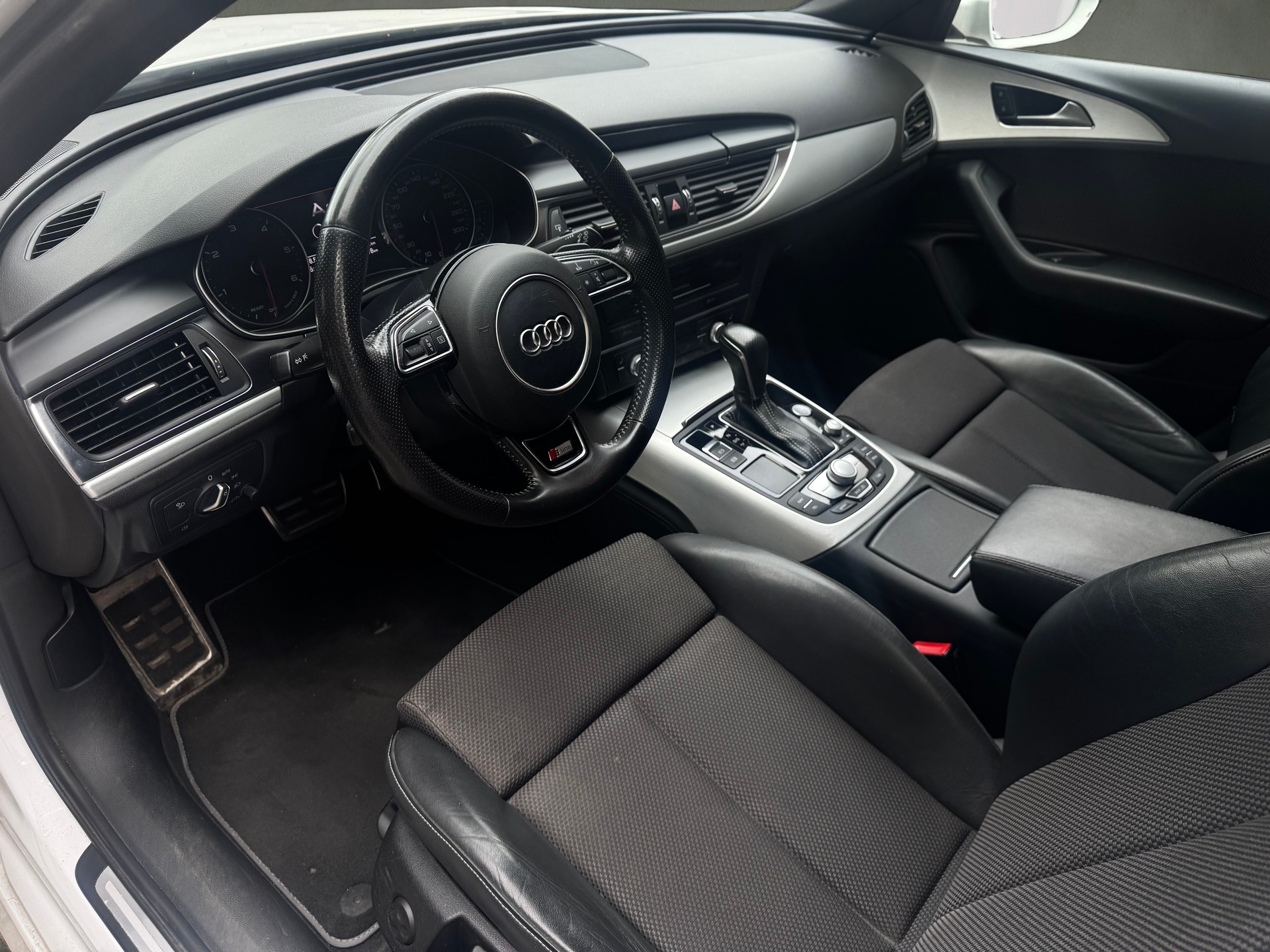 AUDI A6 Avant 2.0 TDI S-tronic S-Line-image-7