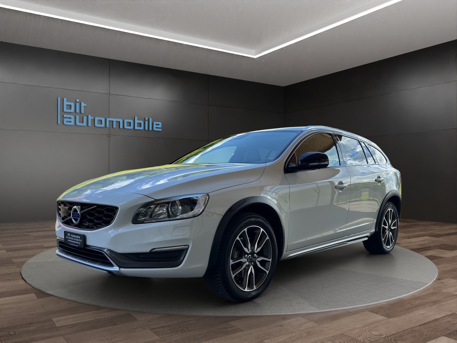 VOLVO V60 Cross Country D4 Summum Geartronic-image-0