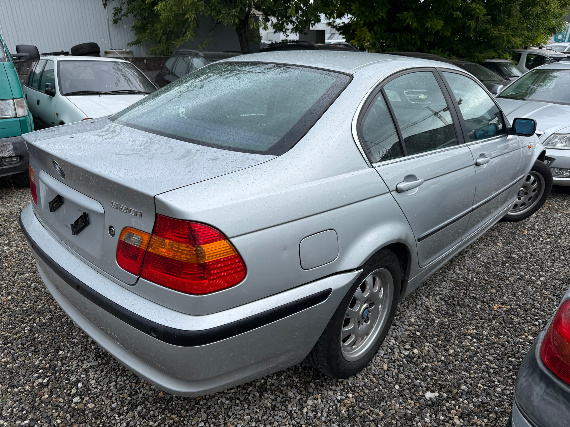 BMW 320-image-3