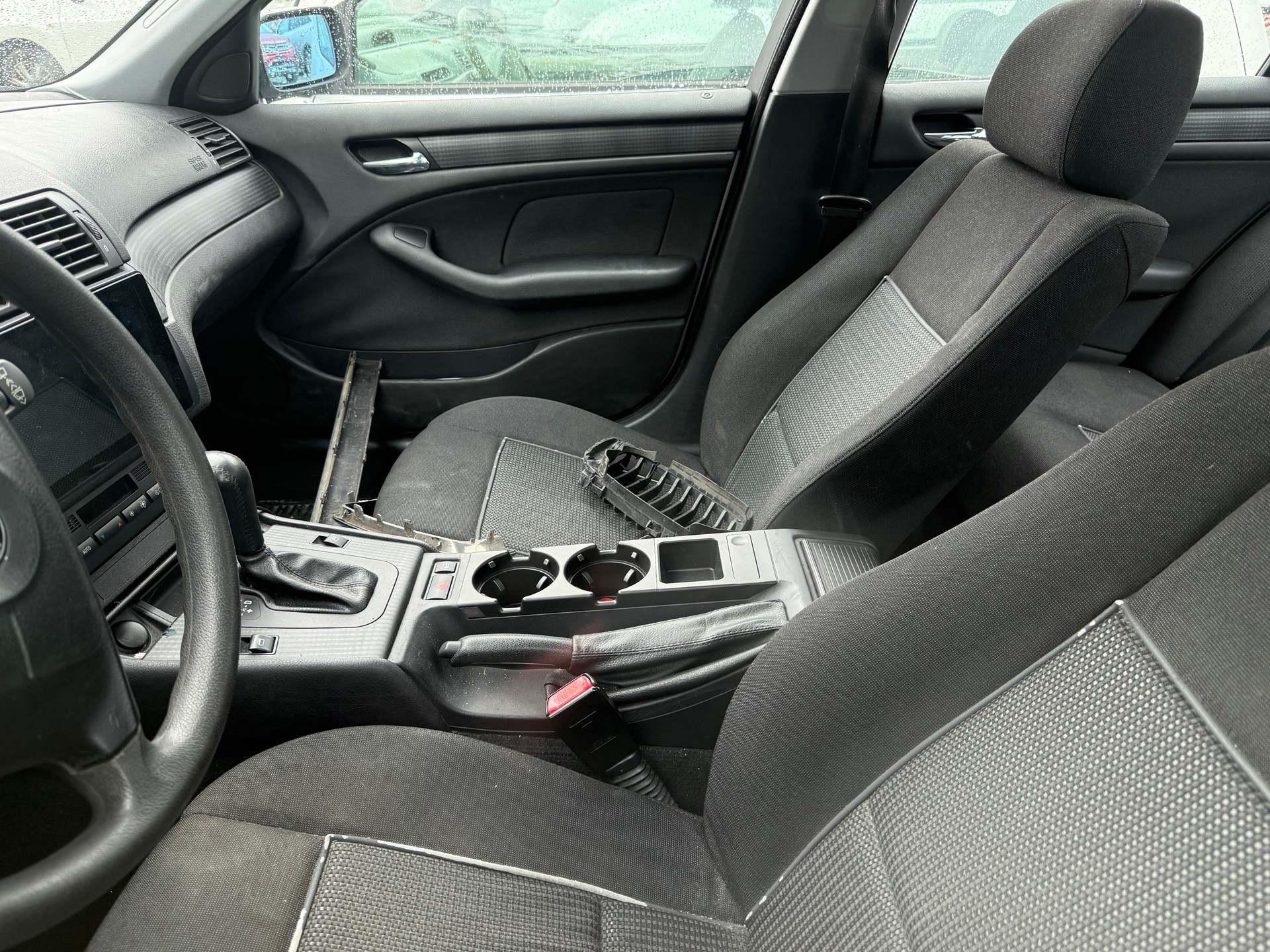 BMW 320-image-5