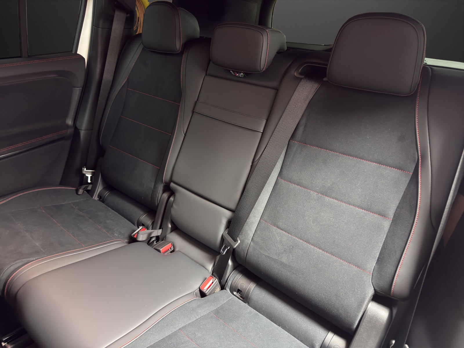 MERCEDES-BENZ GLB 220 4Matic 8G-Tronic-image-14