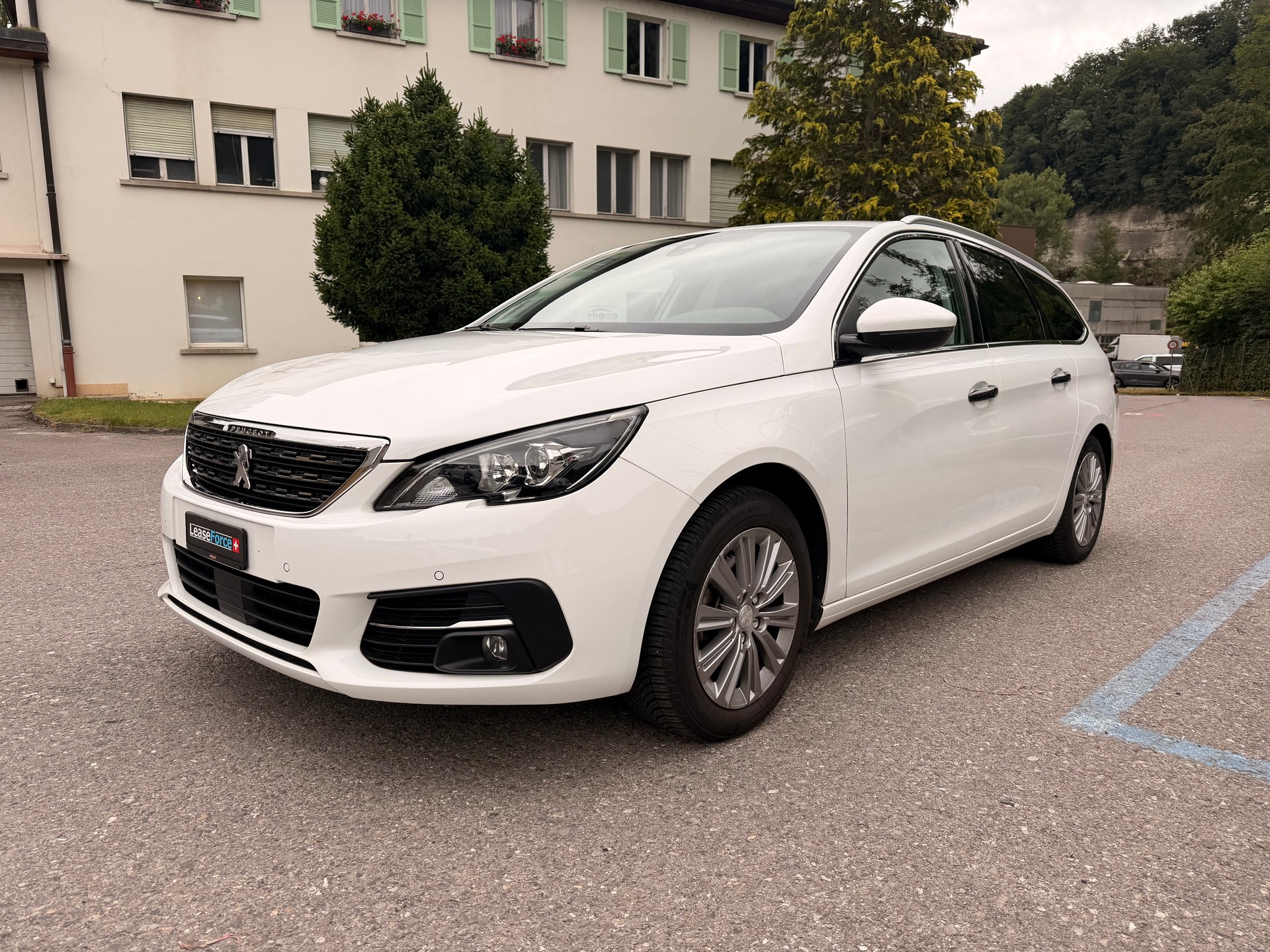 PEUGEOT 308 SW 1.5 BlueHDI Active Pack EAT8-image-1
