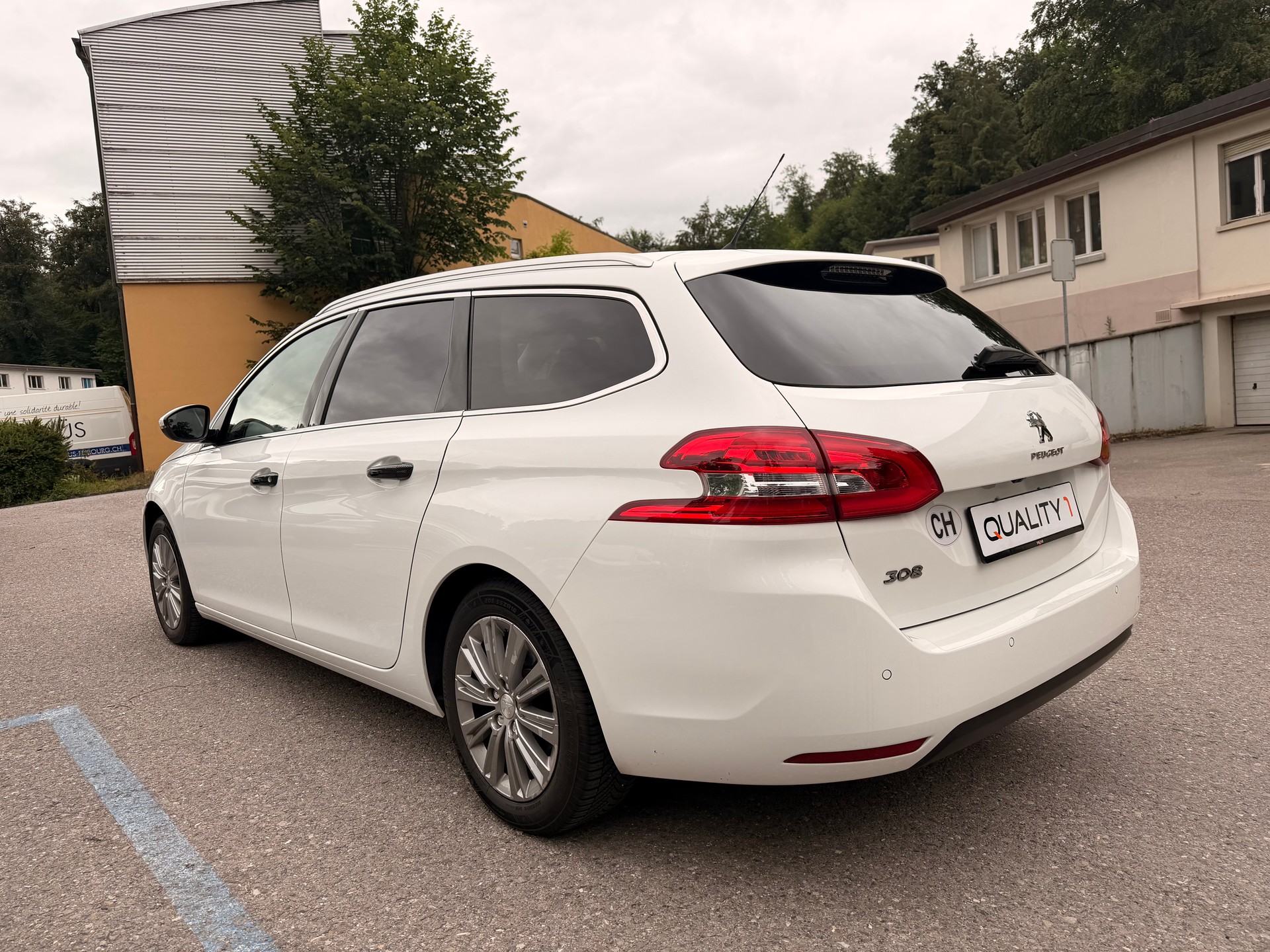 PEUGEOT 308 SW 1.5 BlueHDI Active Pack EAT8-image-3