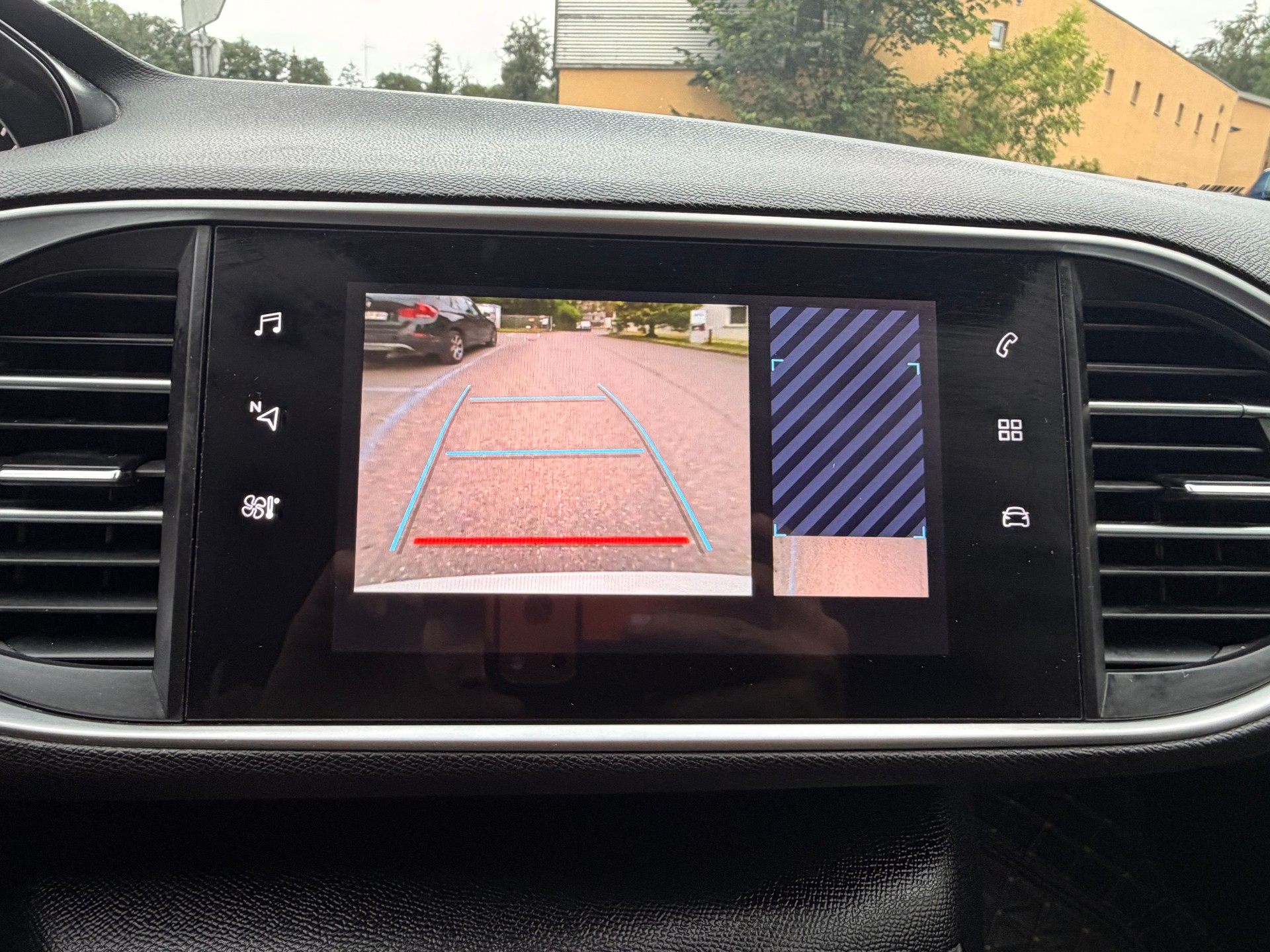 PEUGEOT 308 SW 1.5 BlueHDI Active Pack EAT8-image-24