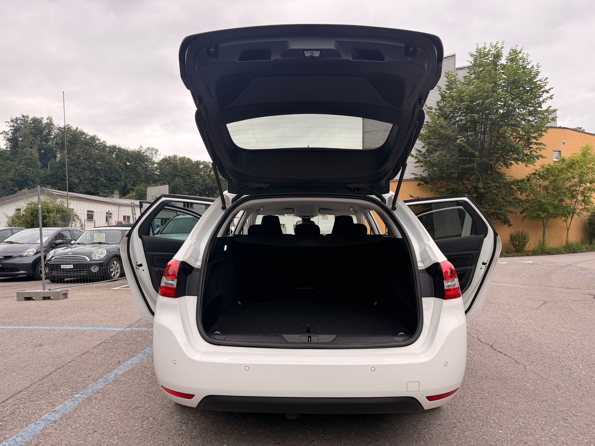 PEUGEOT 308 SW 1.5 BlueHDI Active Pack EAT8-image-18