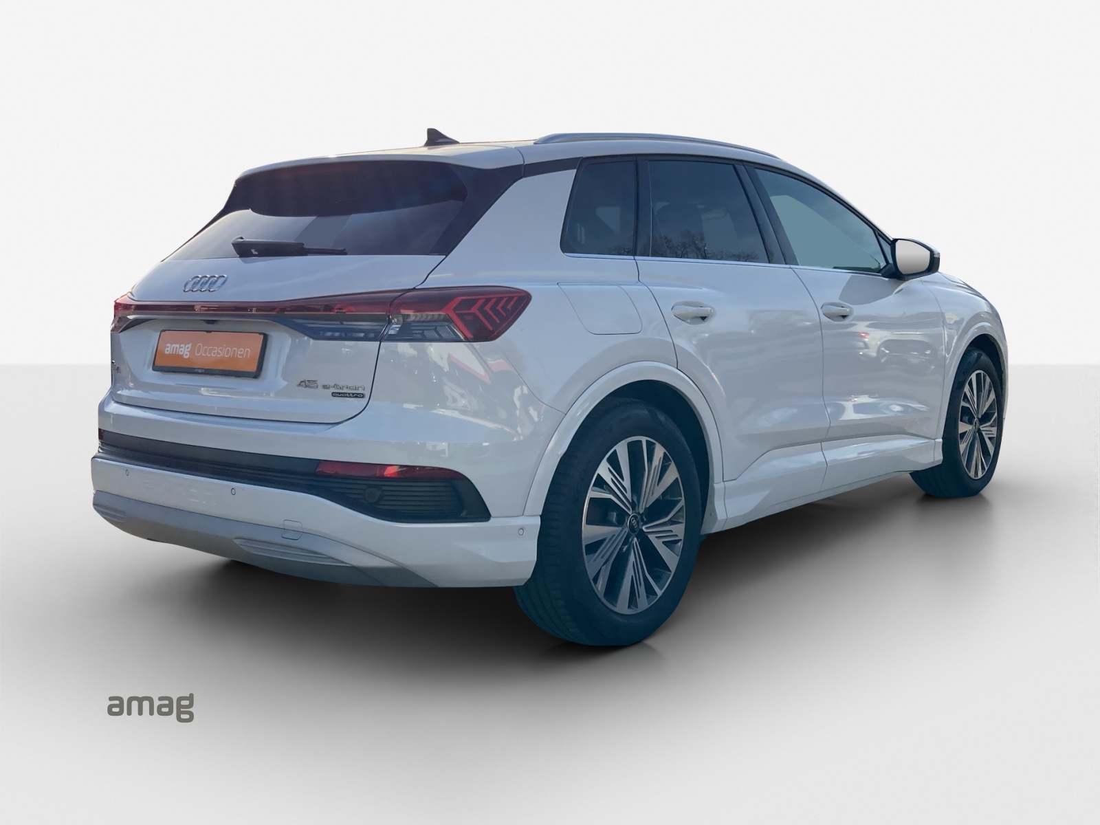 AUDI Q4 e-tron 45 quattro-image-5