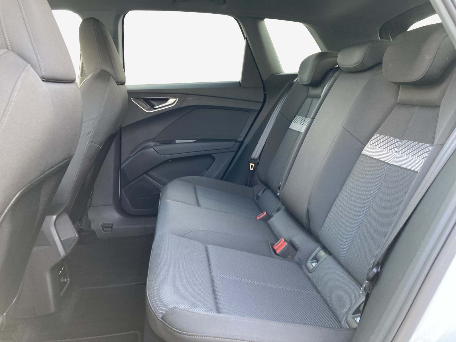 AUDI Q4 e-tron 45 quattro-image-12