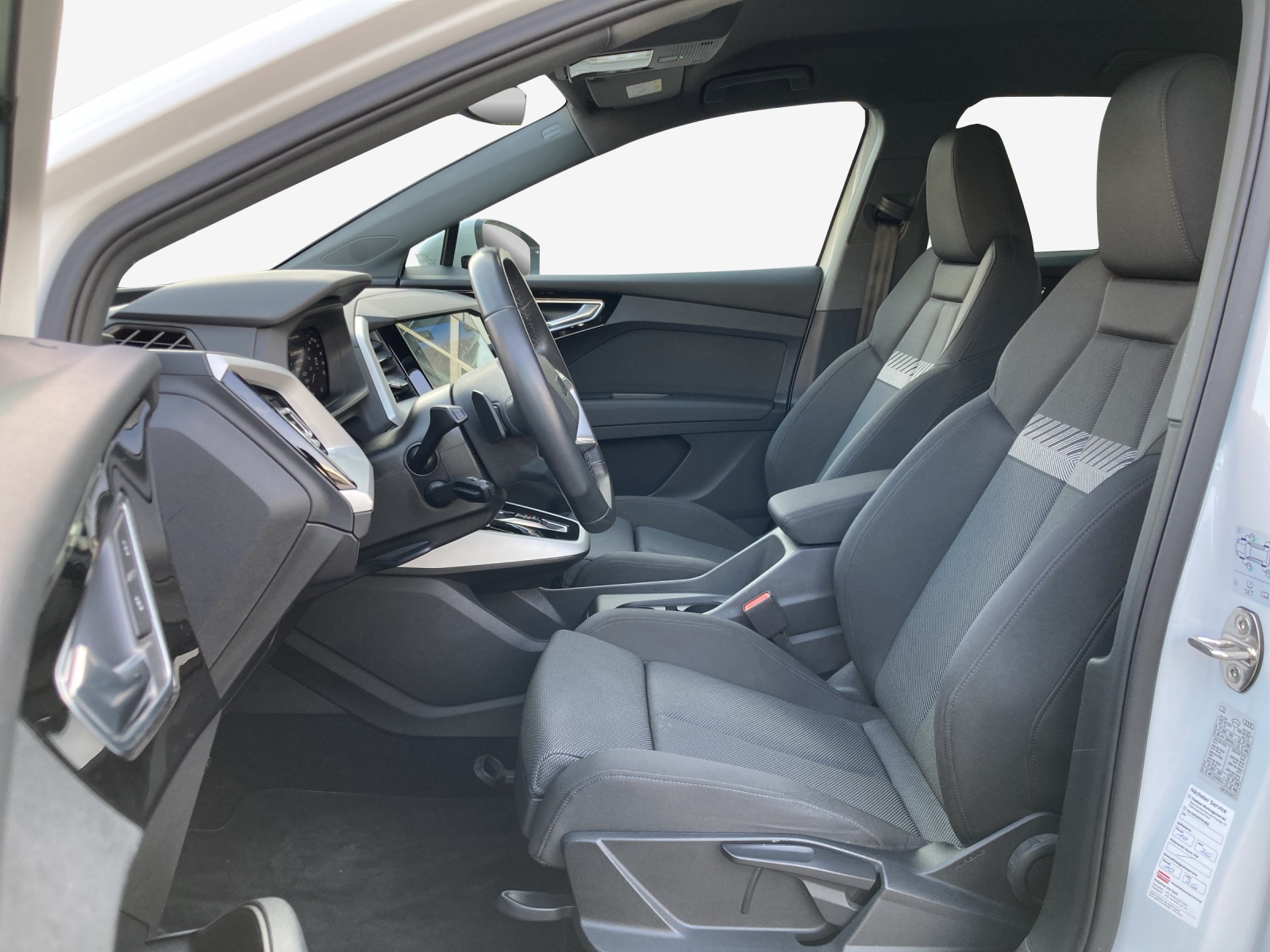 AUDI Q4 e-tron 45 quattro-image-8