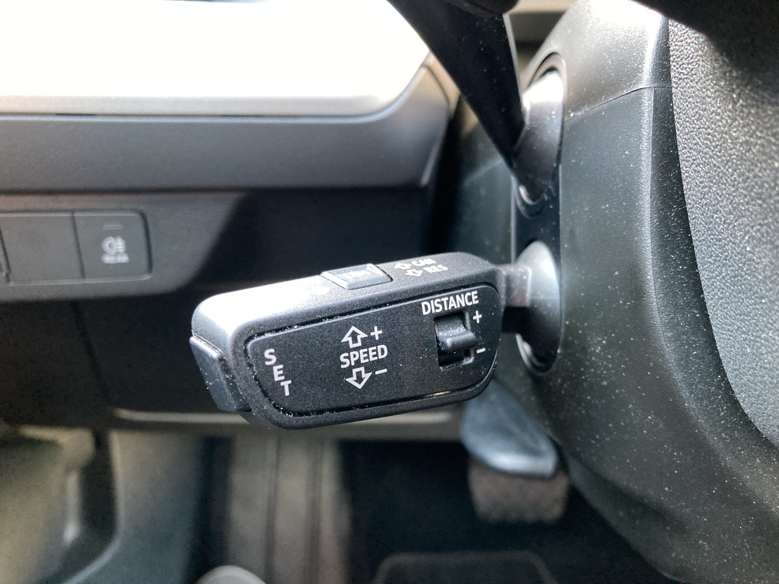 AUDI Q4 e-tron 45 quattro-image-16