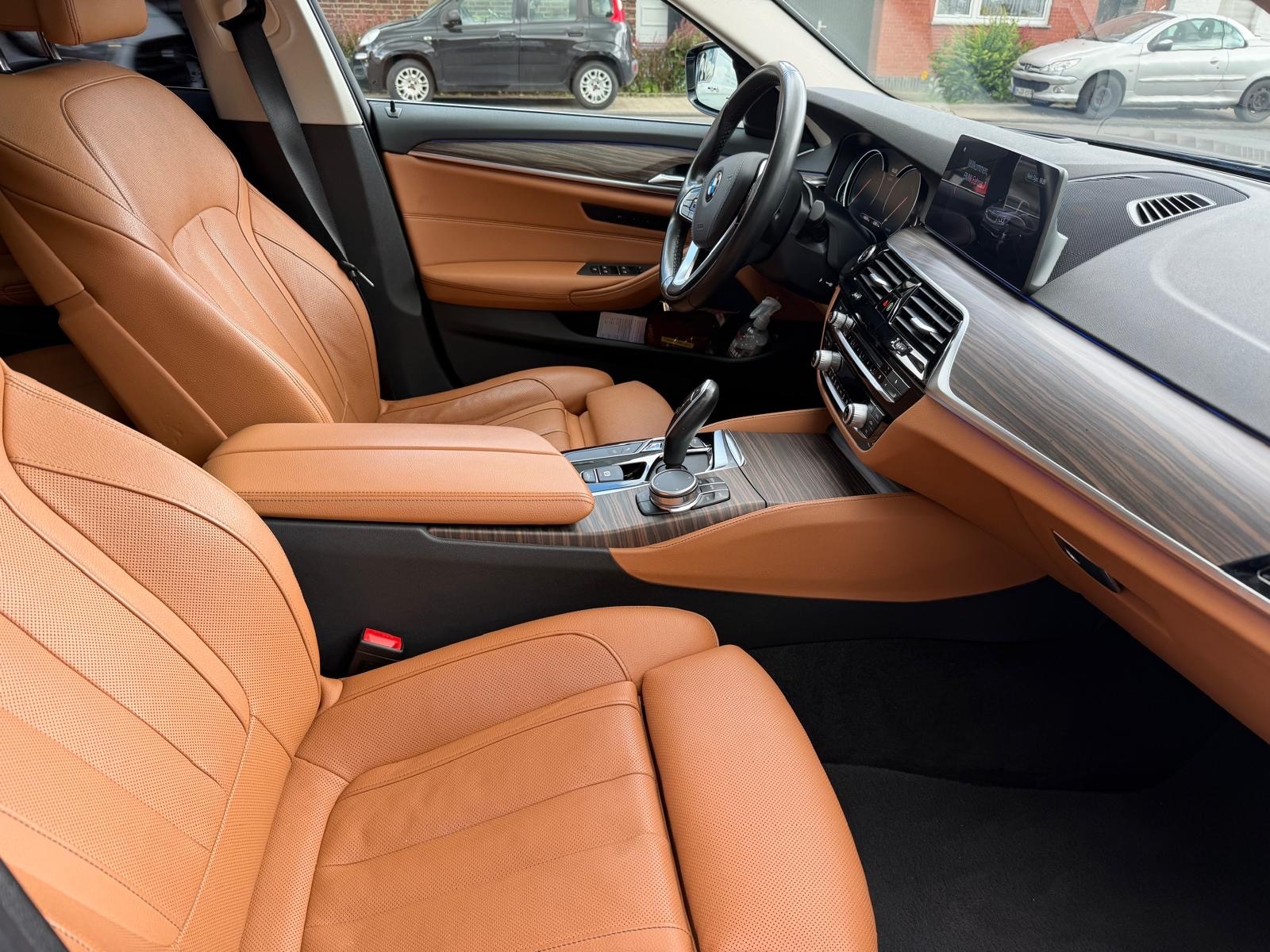 BMW BMW 540d xDrive Touring Luxury Line-image-1