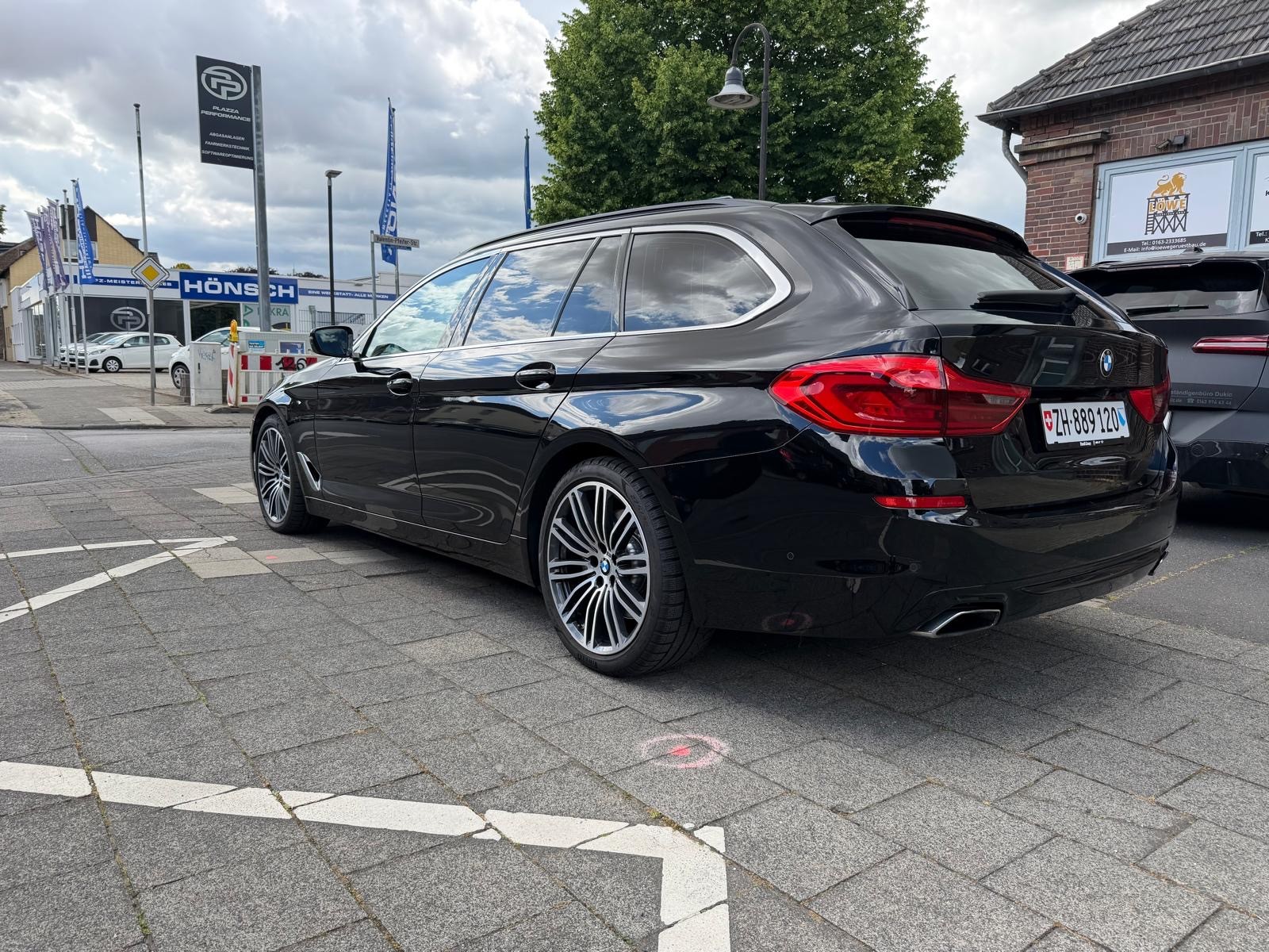 BMW BMW 540d xDrive Touring Luxury Line-image-4
