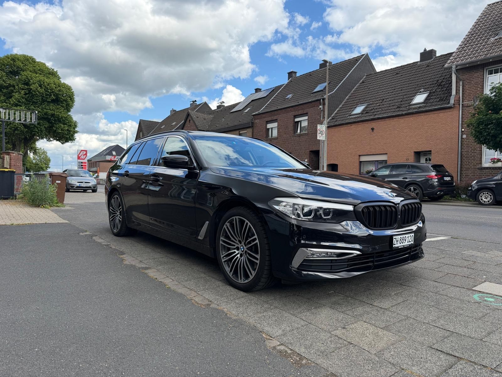BMW BMW 540d xDrive Touring Luxury Line-image-5