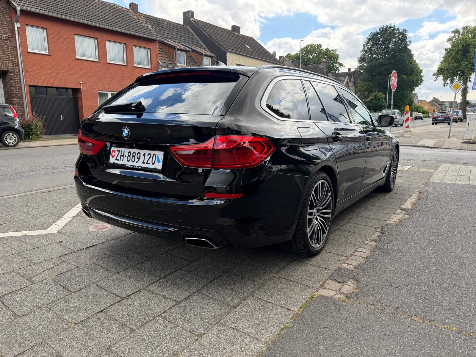 BMW BMW 540d xDrive Touring Luxury Line-image-3