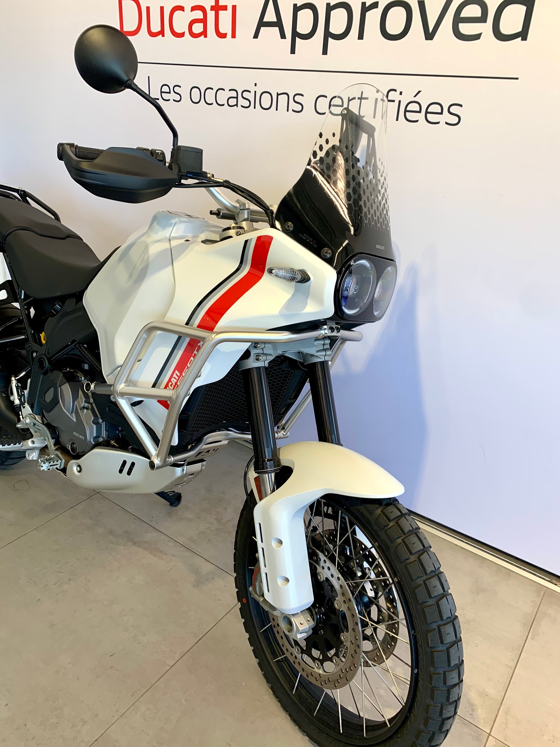 DUCATI Desert X-showroom-element-3