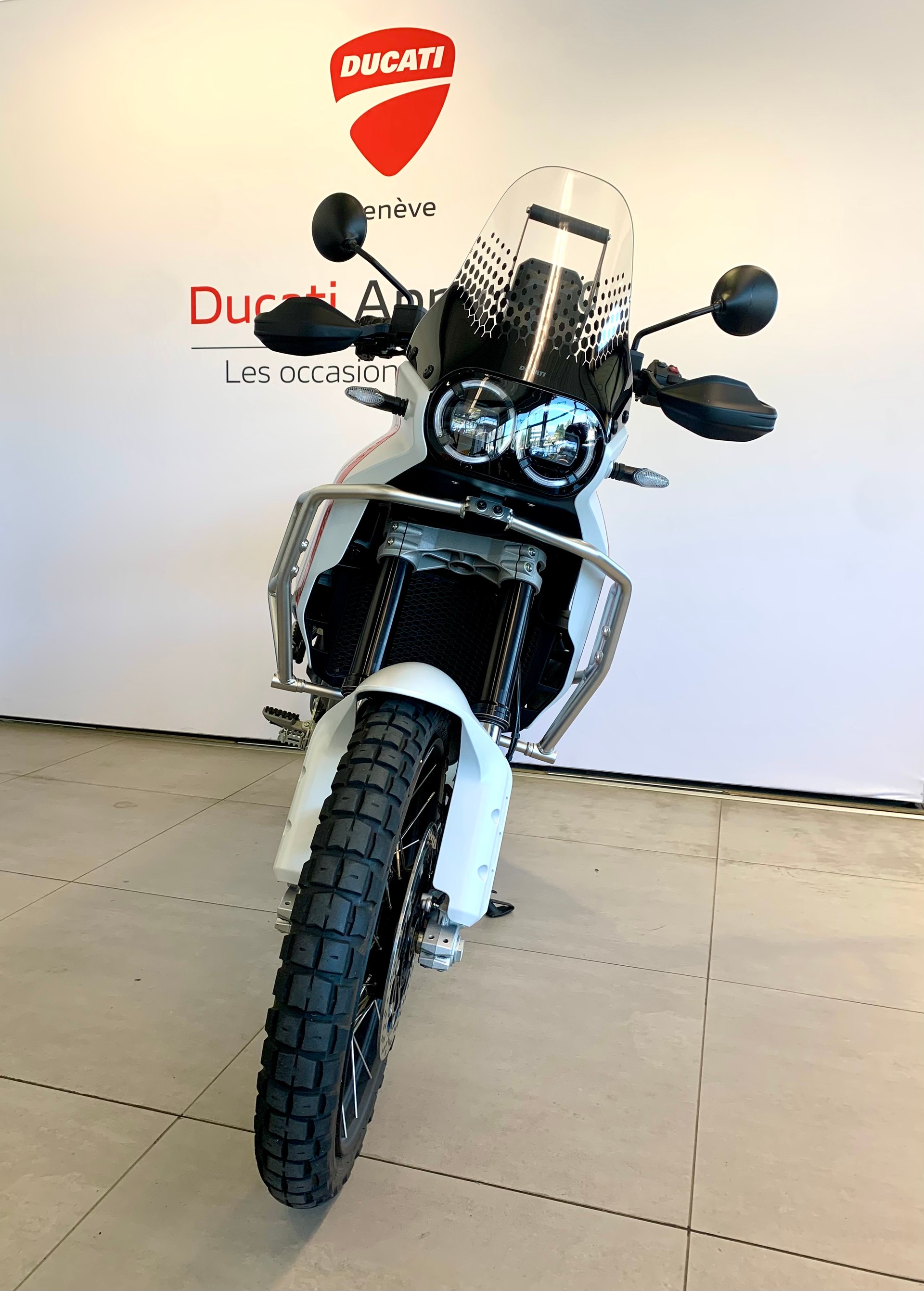 DUCATI Desert X-showroom-element-2