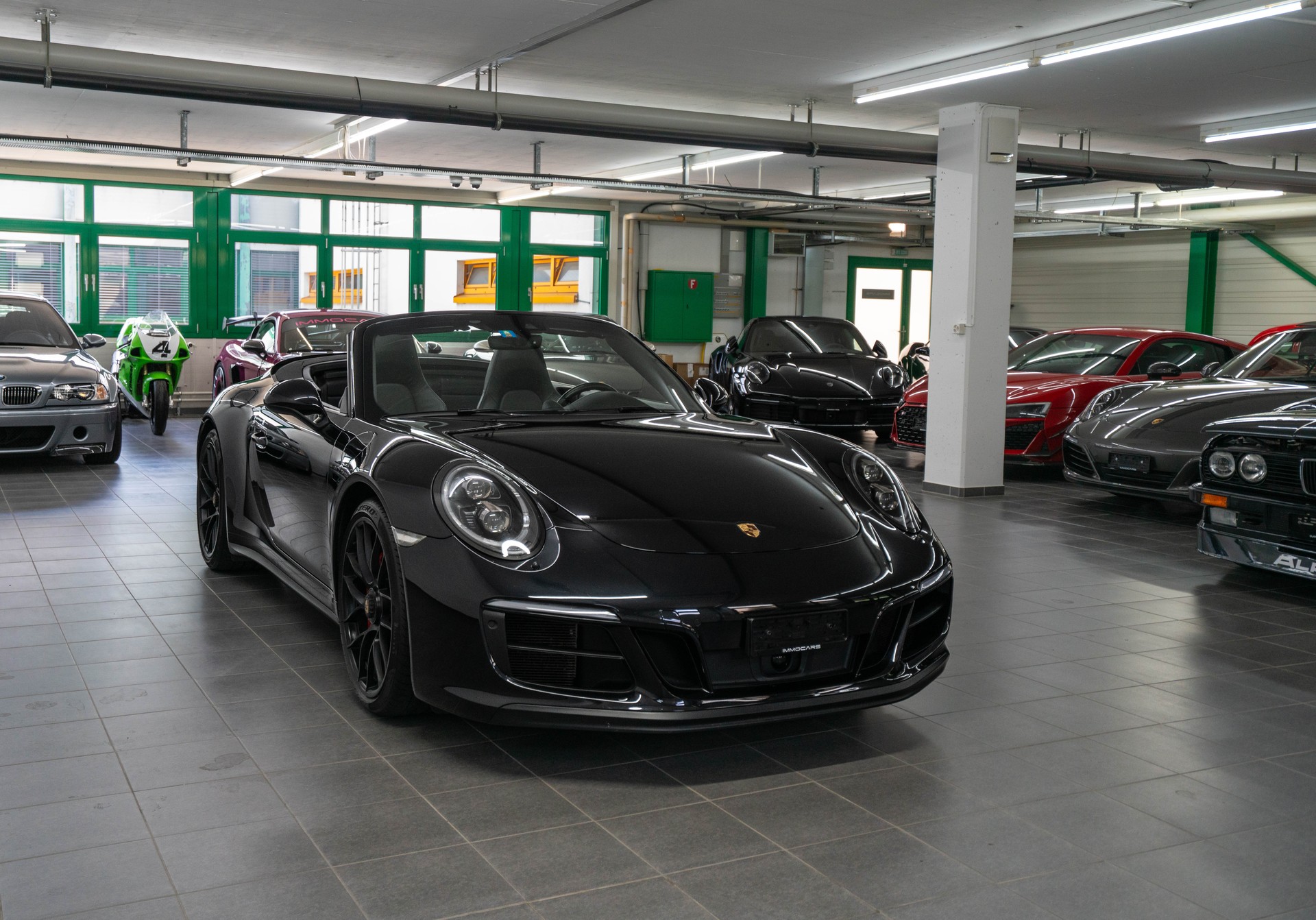 PORSCHE 911 Carrera 4 GTS Cabrio PDK-image-2