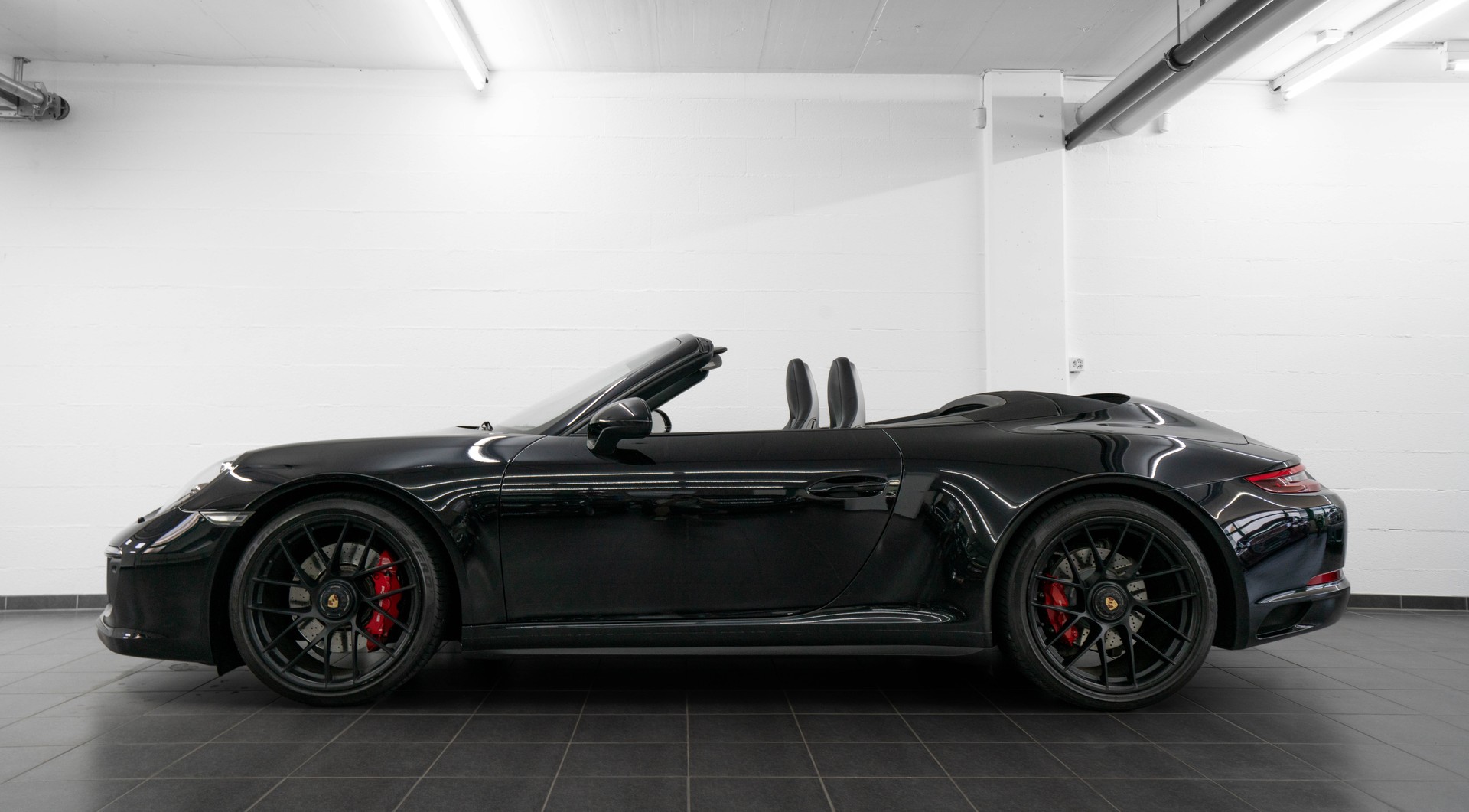 PORSCHE 911 Carrera 4 GTS Cabrio PDK-image-3