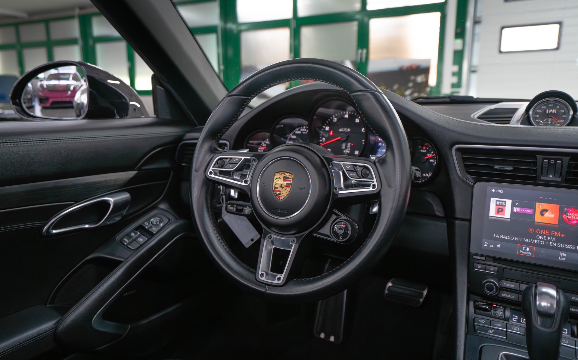 PORSCHE 911 Carrera 4 GTS Cabrio PDK-image-16