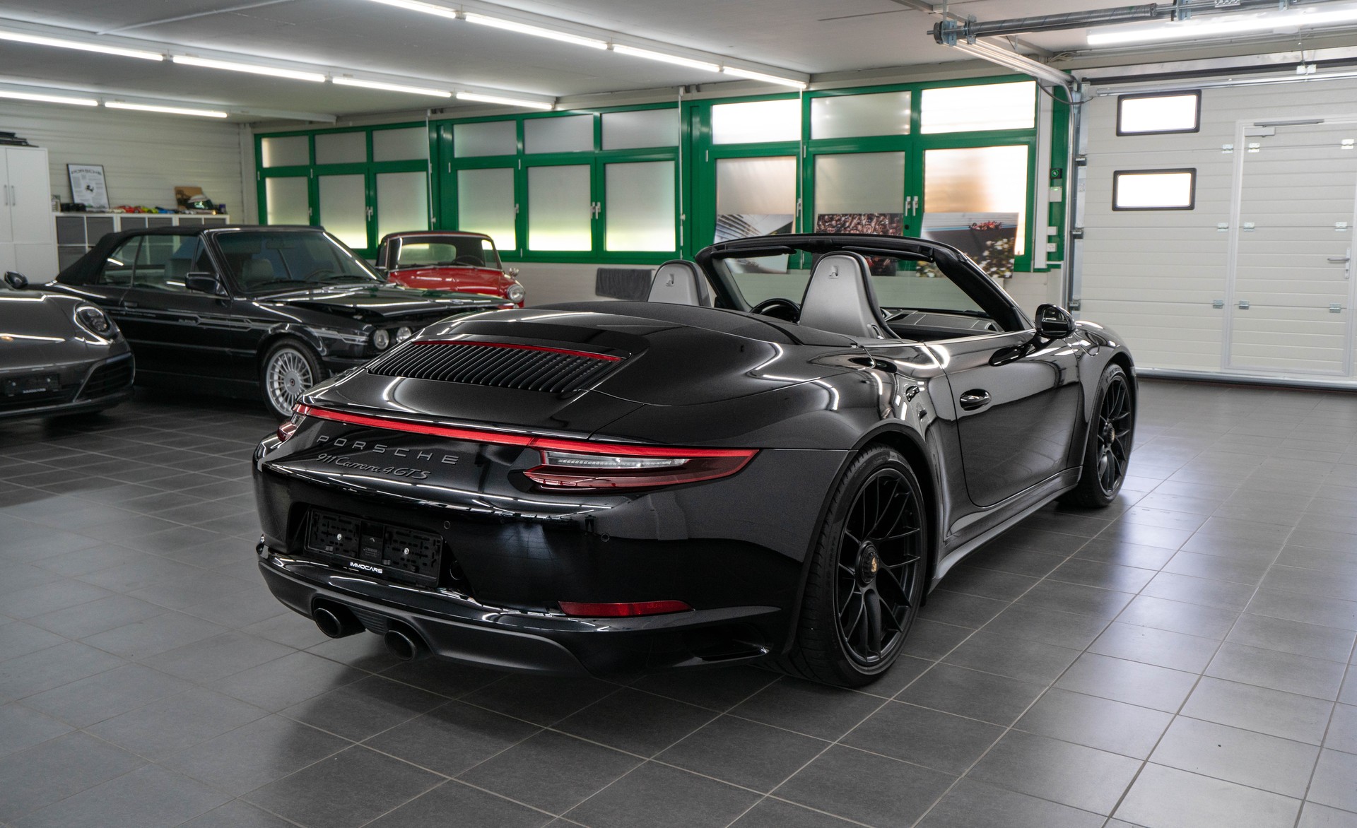 PORSCHE 911 Carrera 4 GTS Cabrio PDK-image-5