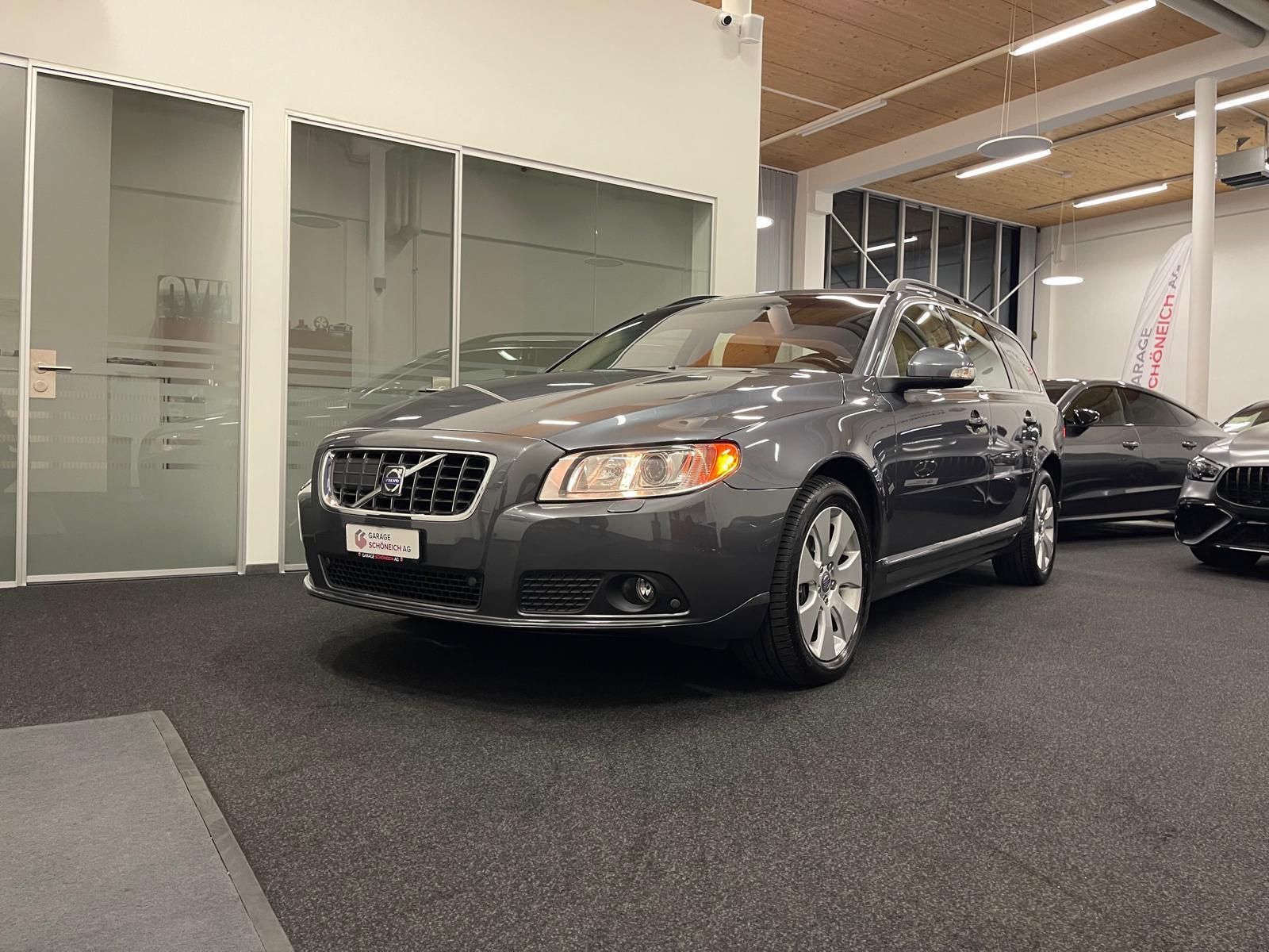 VOLVO V70 3.2 Summum-image-0