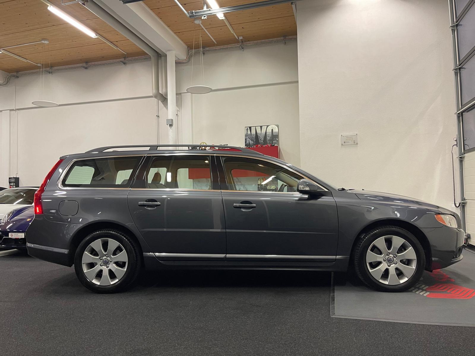 VOLVO V70 3.2 Summum-image-3