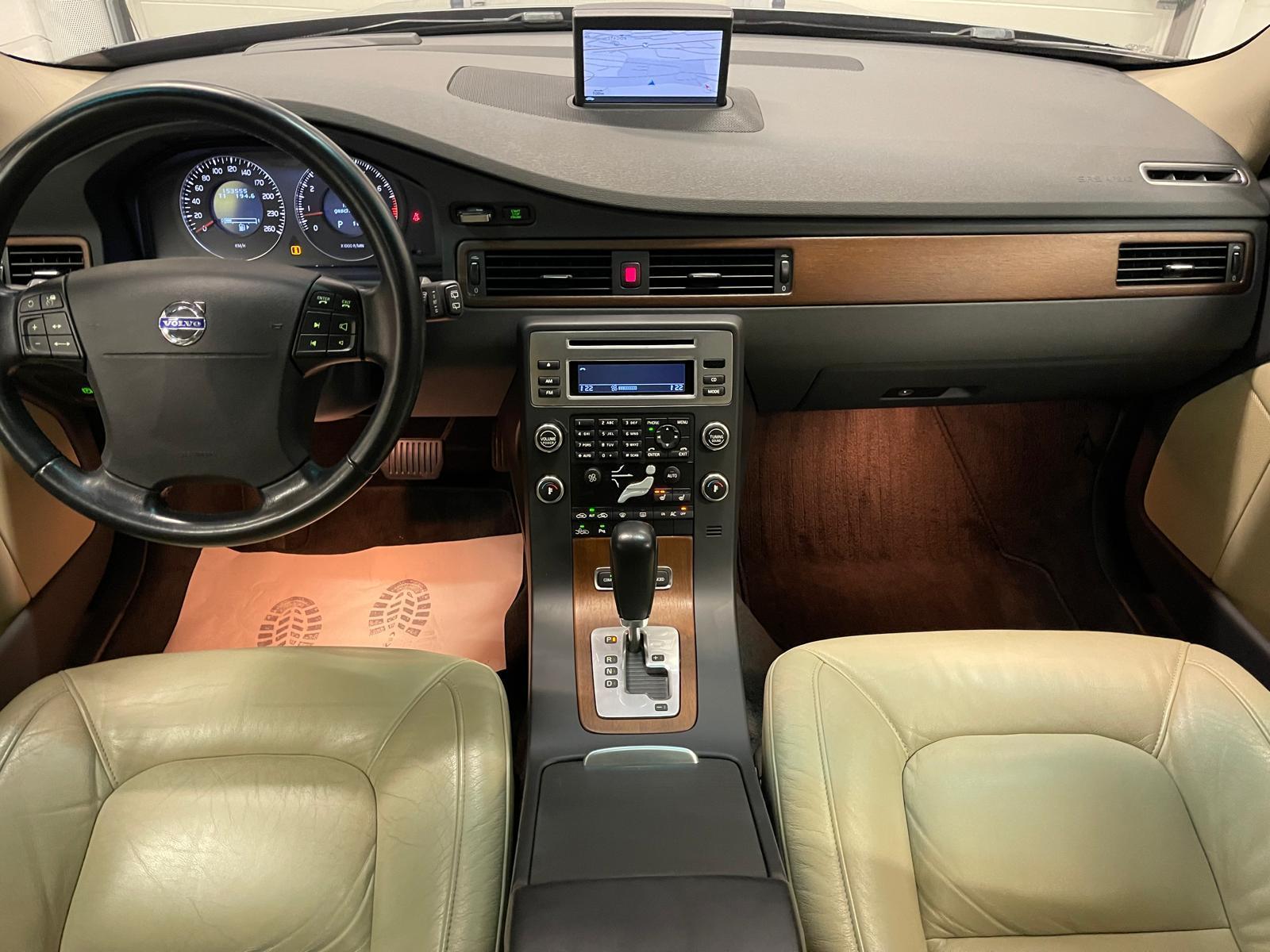 VOLVO V70 3.2 Summum-image-12