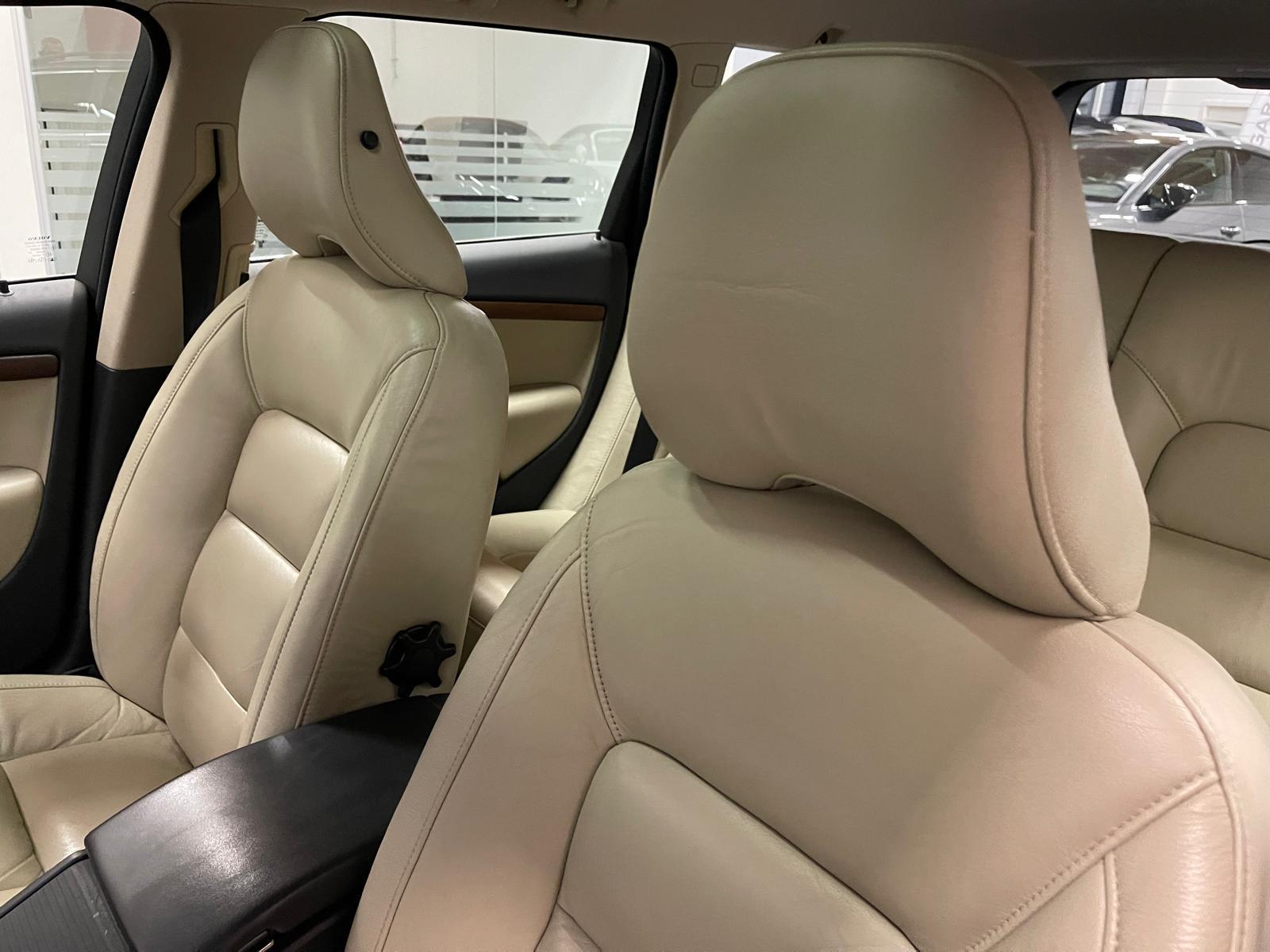 VOLVO V70 3.2 Summum-image-13