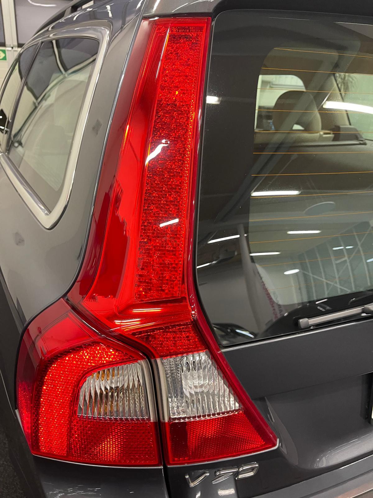 VOLVO V70 3.2 Summum-image-8