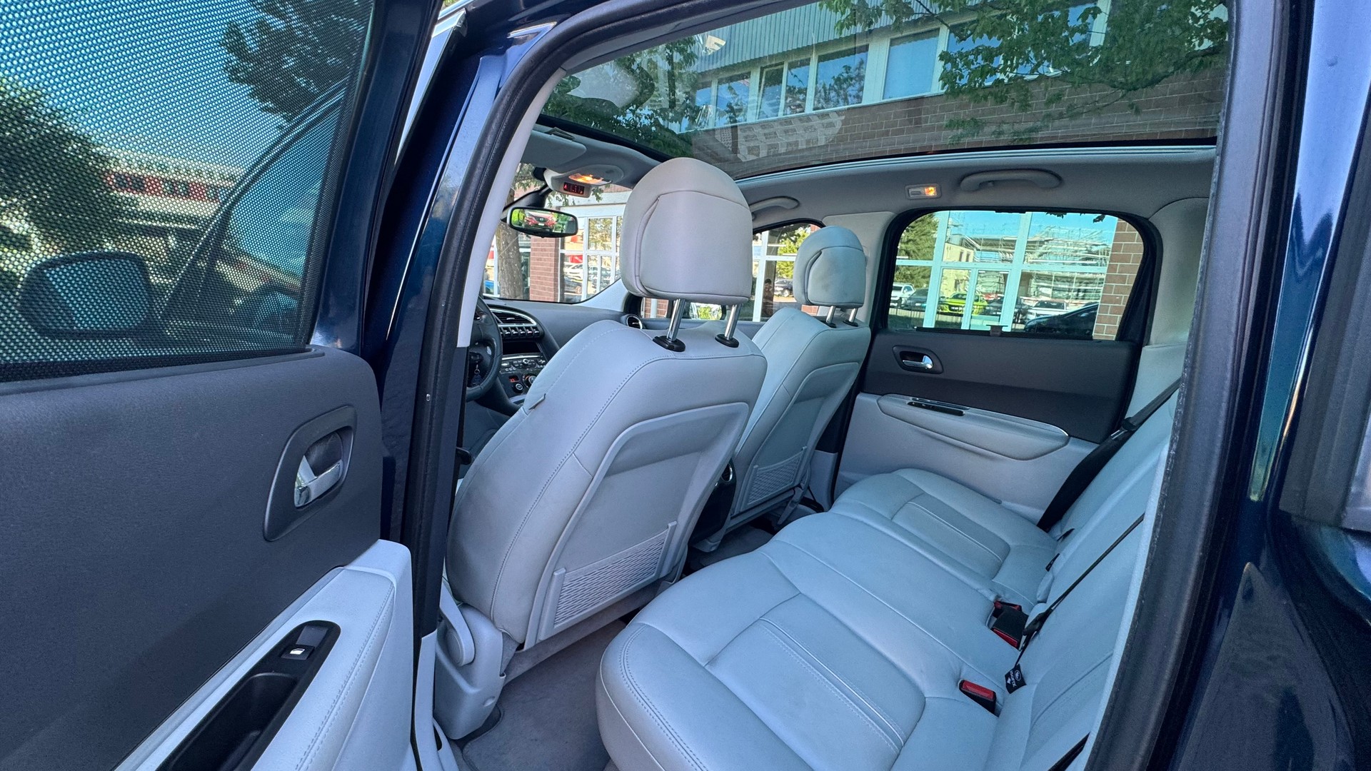 PEUGEOT 3008 1.6 HDI Sport Pack EGS6-image-7
