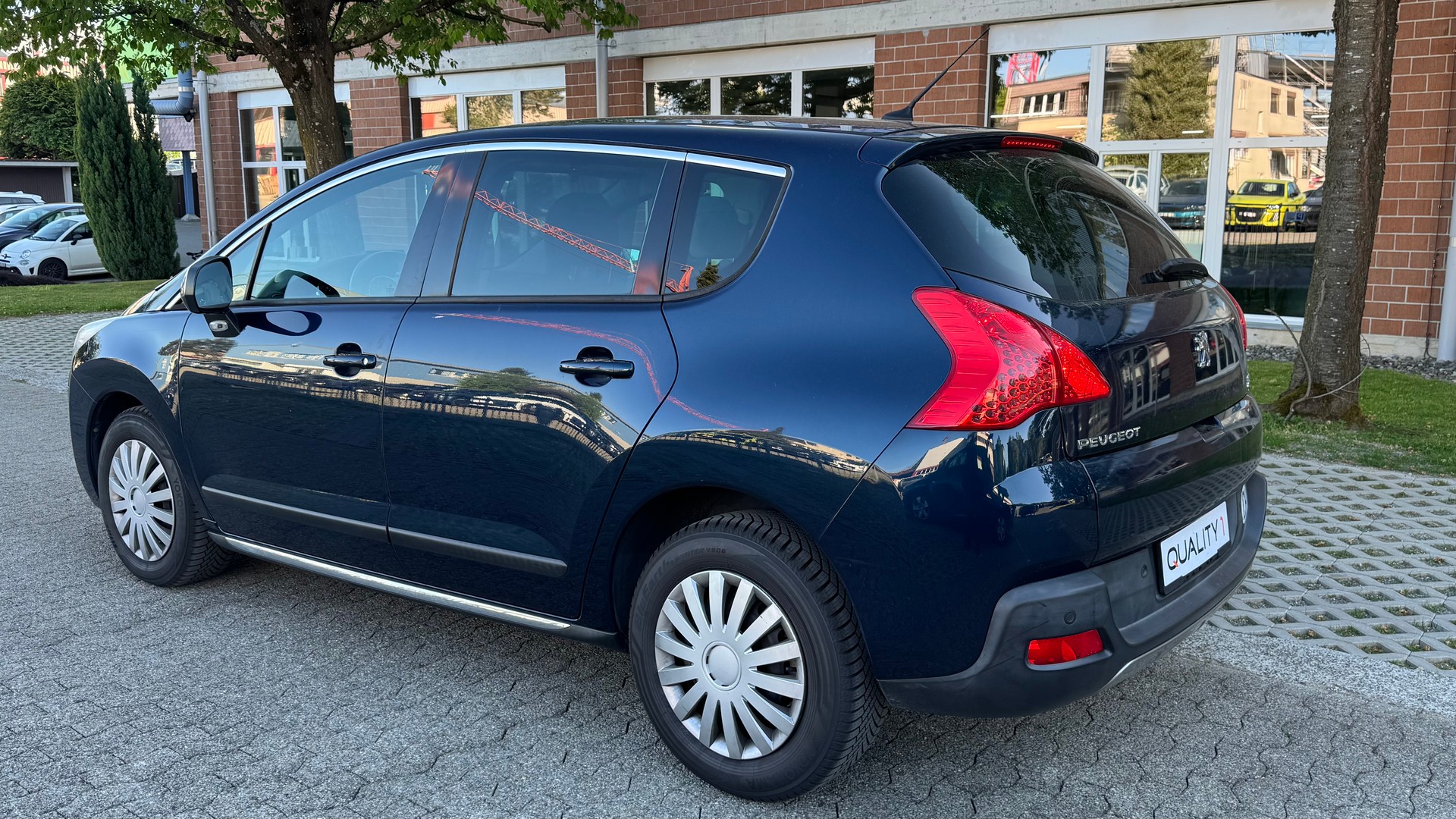 PEUGEOT 3008 1.6 HDI Sport Pack EGS6-image-4