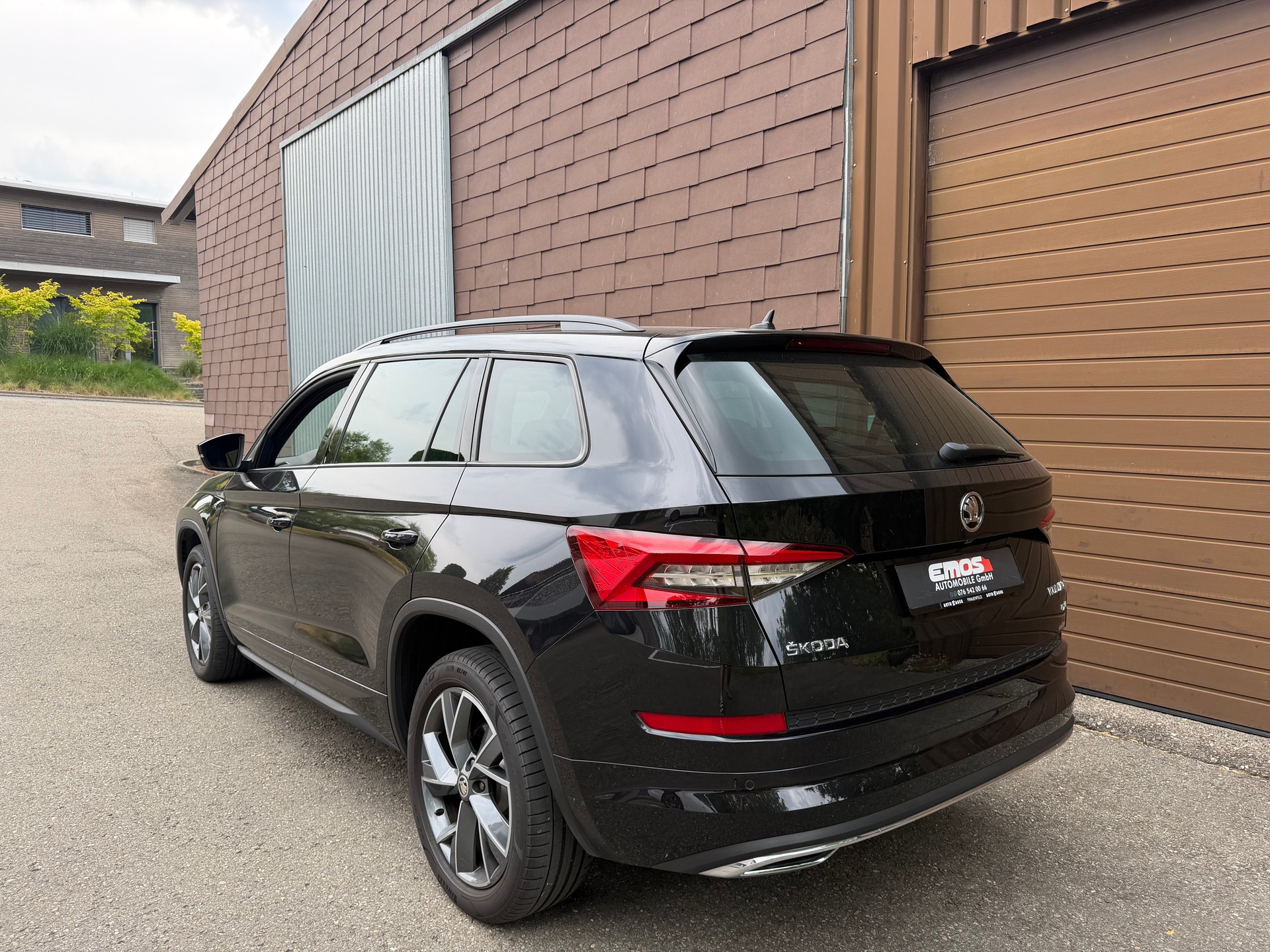 SKODA Kodiaq 2.0 TDI CR Sport Line 4x4 DSG * 7 Plätzer*-image-4