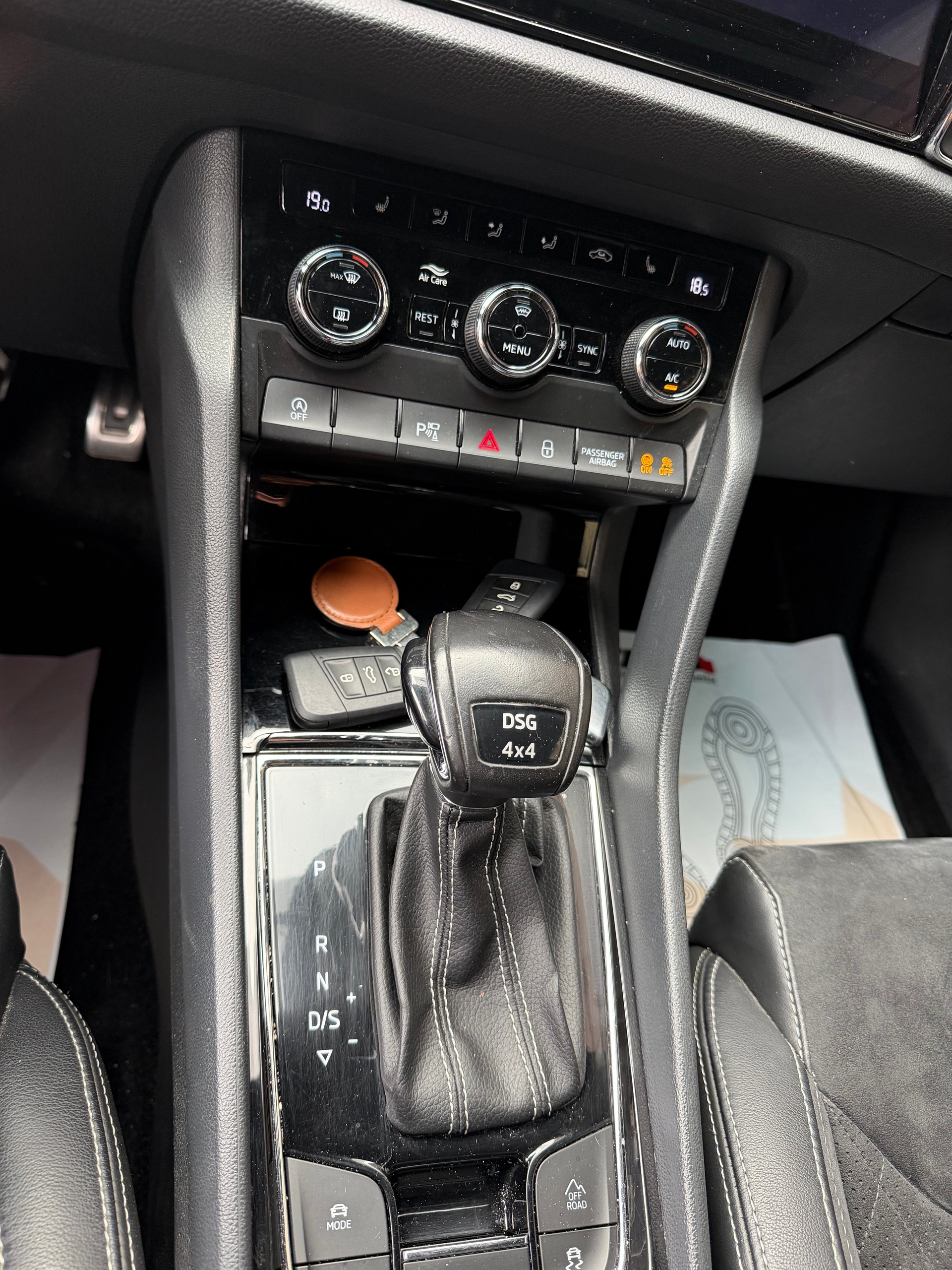 SKODA Kodiaq 2.0 TDI CR Sport Line 4x4 DSG * 7 Plätzer*-image-12