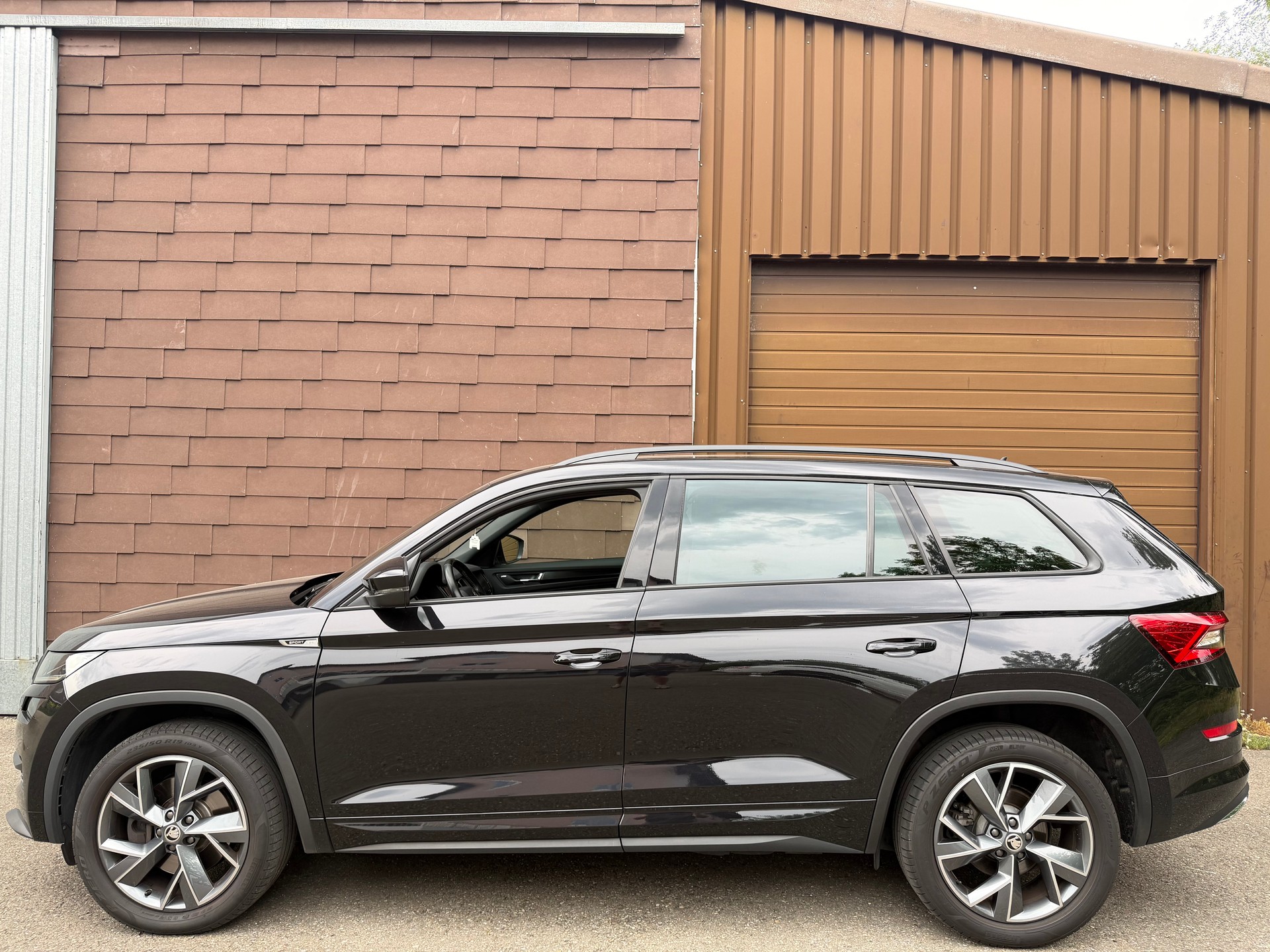 SKODA Kodiaq 2.0 TDI CR Sport Line 4x4 DSG * 7 Plätzer*-image-3