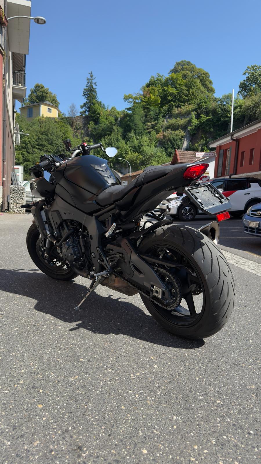 YAMAHA MT-10 ABS-showroom-element-2