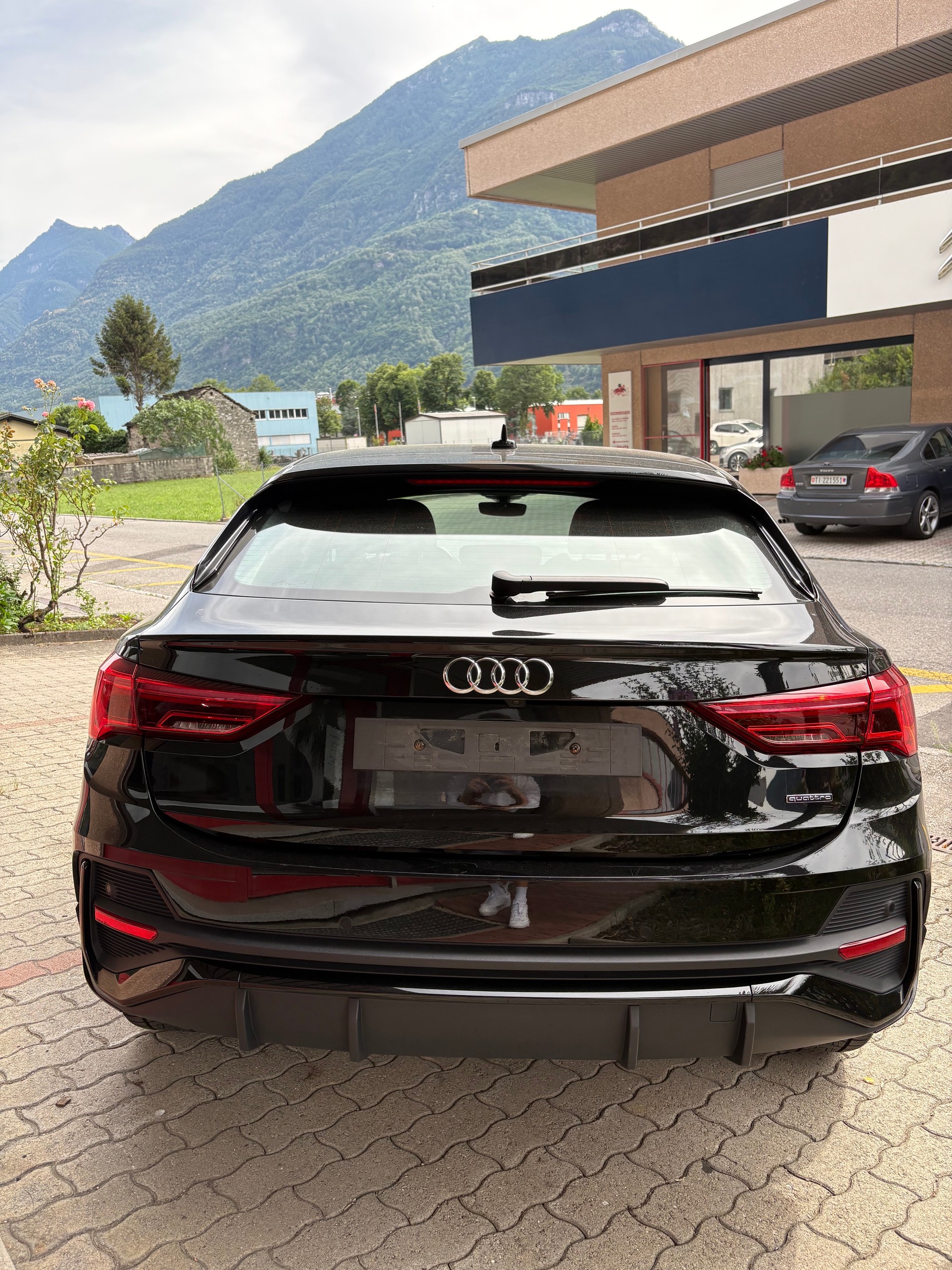 AUDI Q3 Sportback 40 TFSI S line quattro S-tronic-image-4