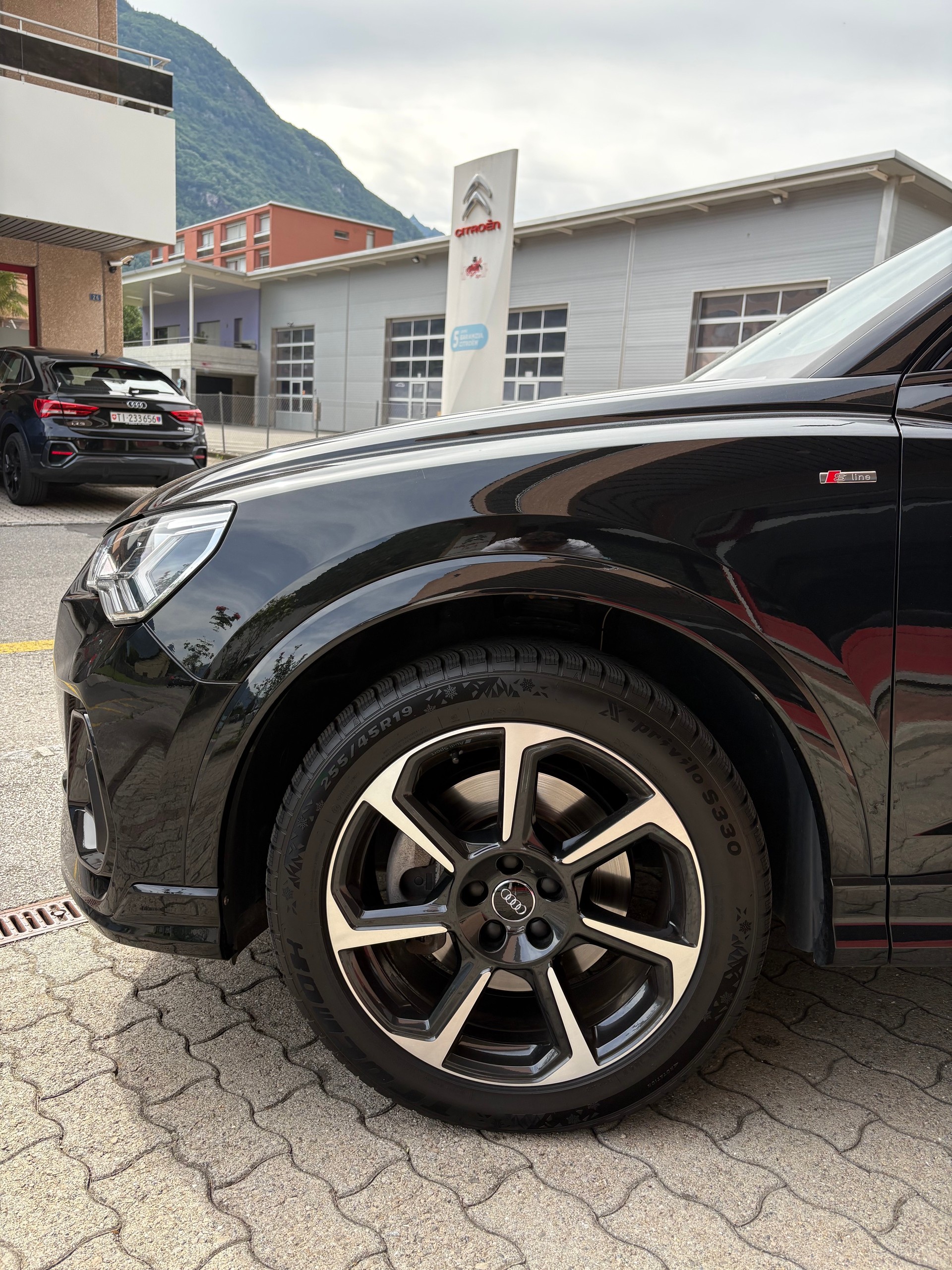 AUDI Q3 Sportback 40 TFSI S line quattro S-tronic-image-2
